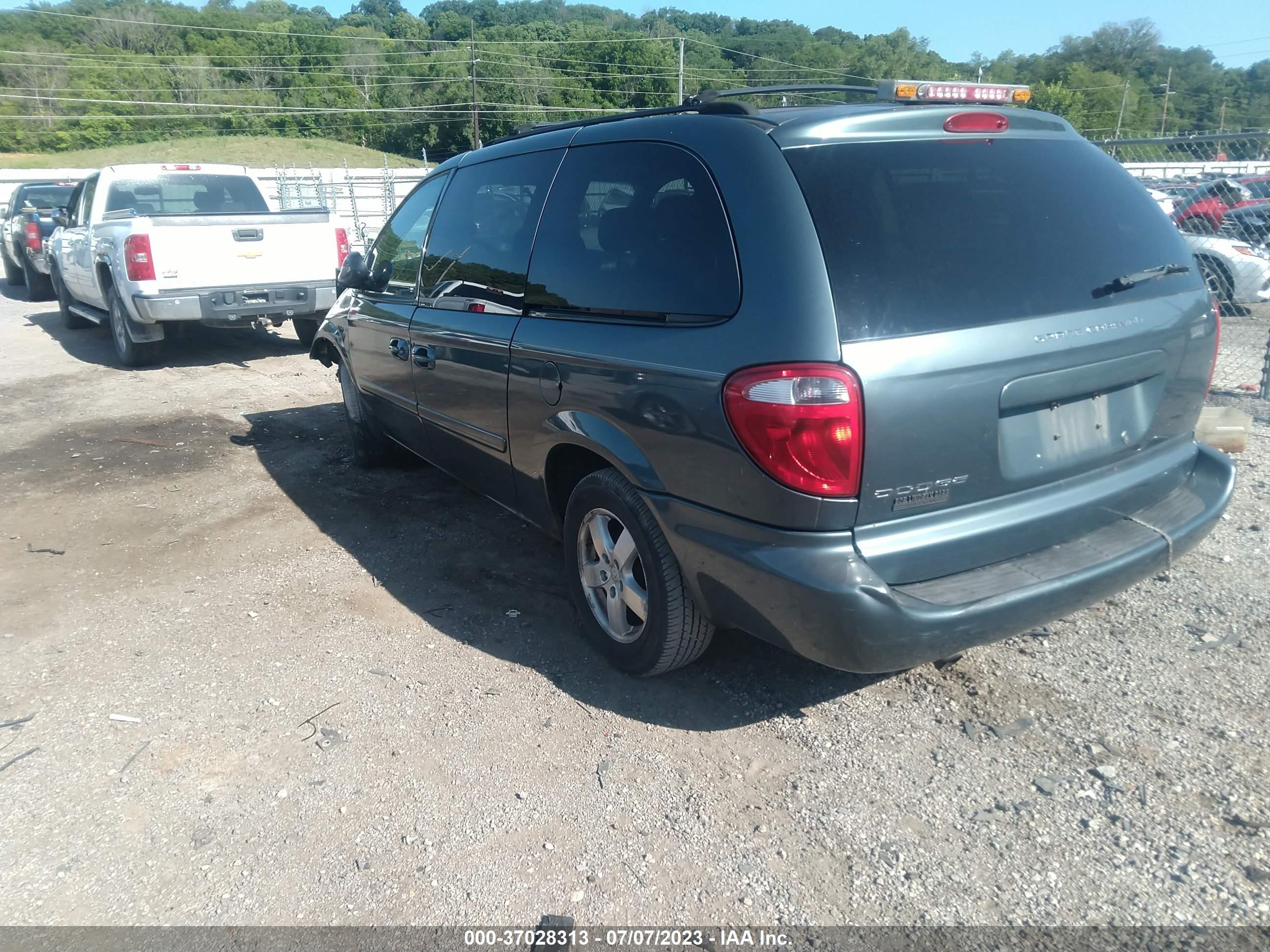 Photo 2 VIN: 2D4GP44L87R257156 - DODGE CARAVAN 