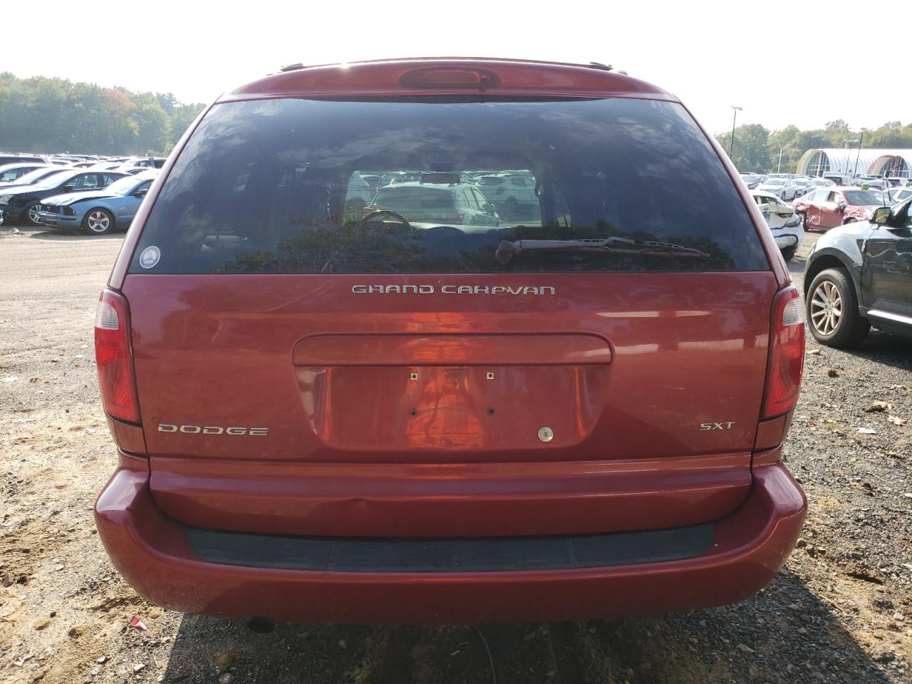 Photo 5 VIN: 2D4GP44L87R333362 - DODGE CARAVAN 