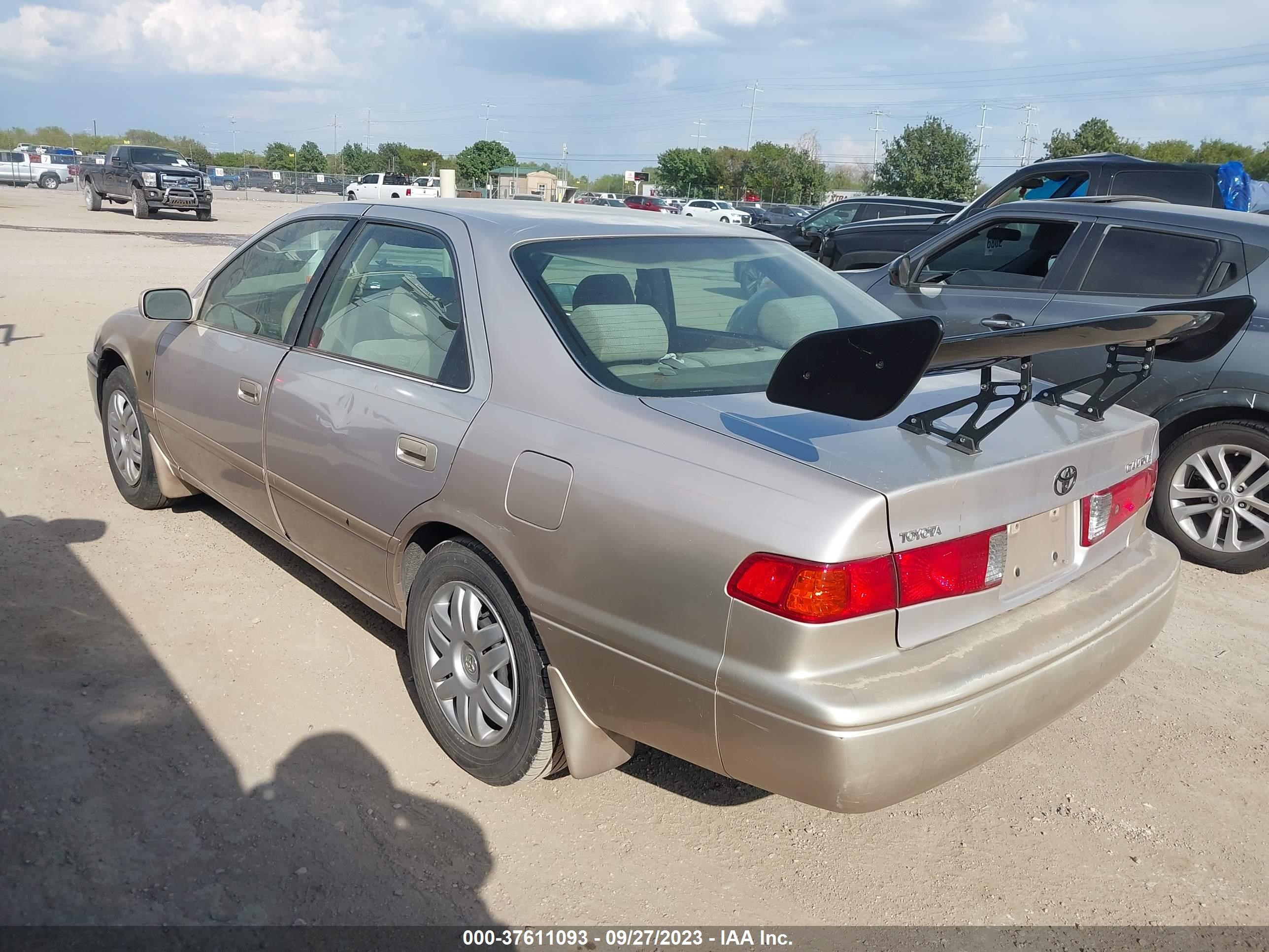 Photo 2 VIN: 2D4GP44L87R360447 - TOYOTA CAMRY 