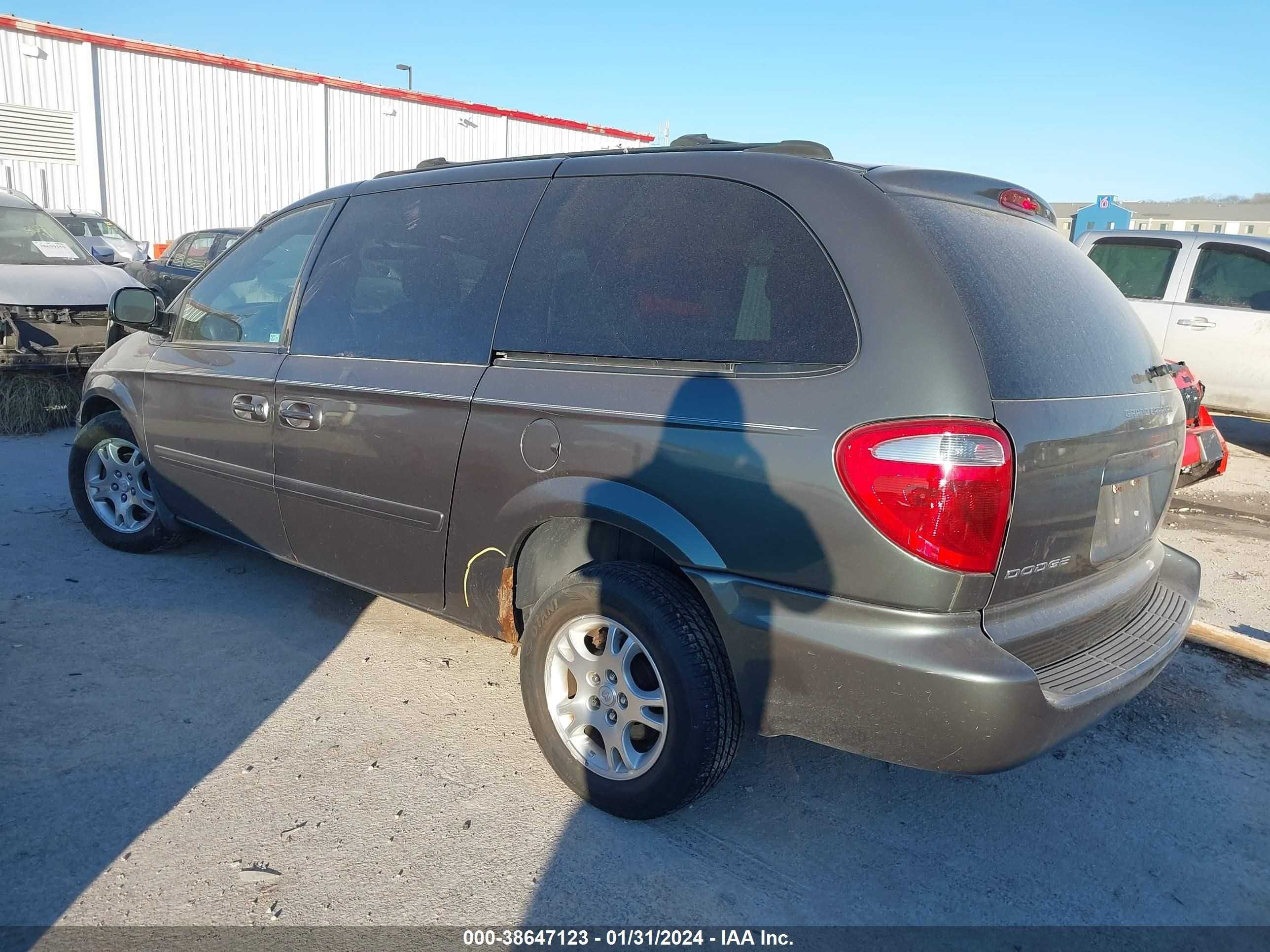 Photo 2 VIN: 2D4GP44L94R554657 - DODGE CARAVAN 