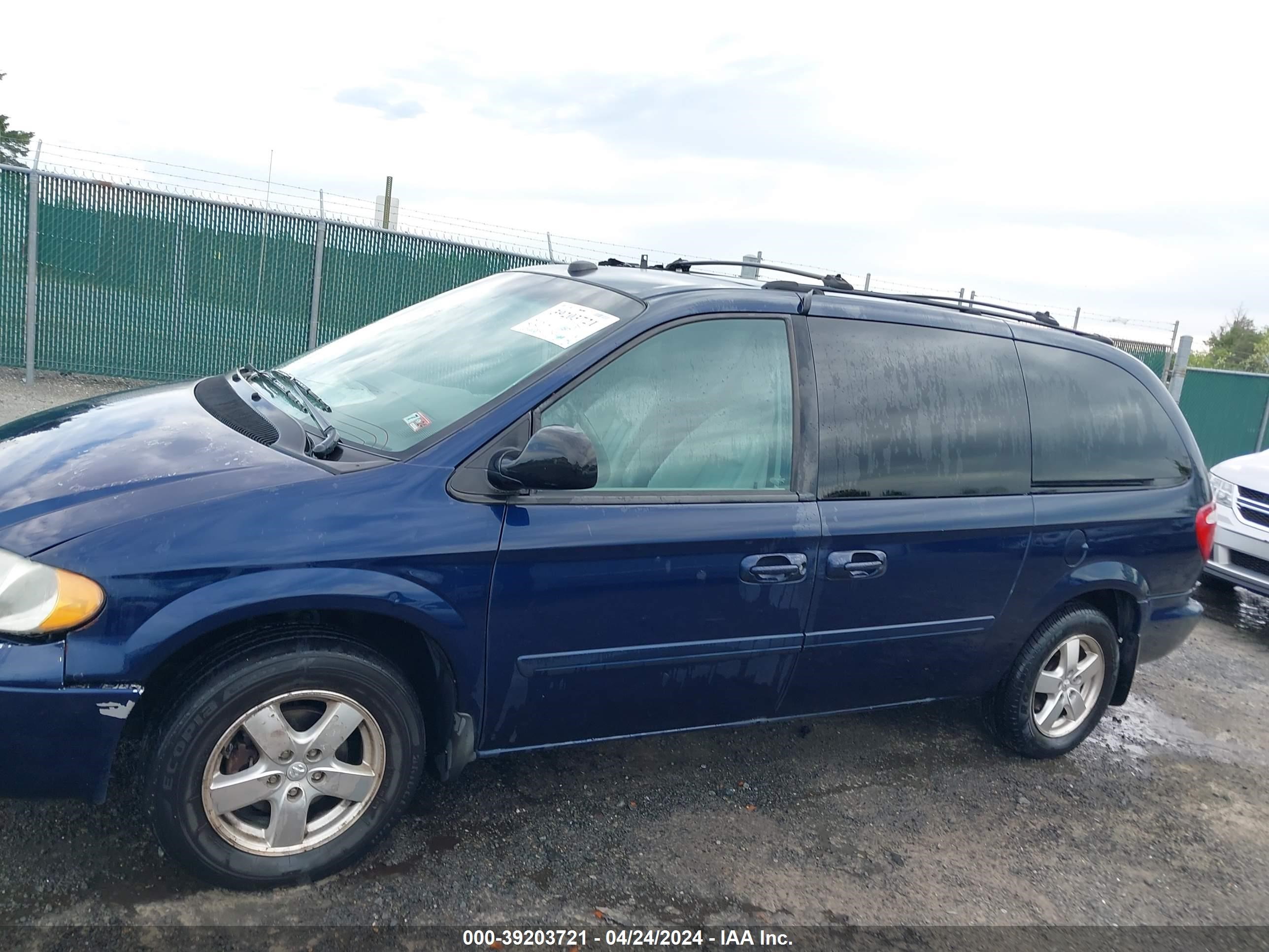 Photo 14 VIN: 2D4GP44L95R525824 - DODGE CARAVAN 