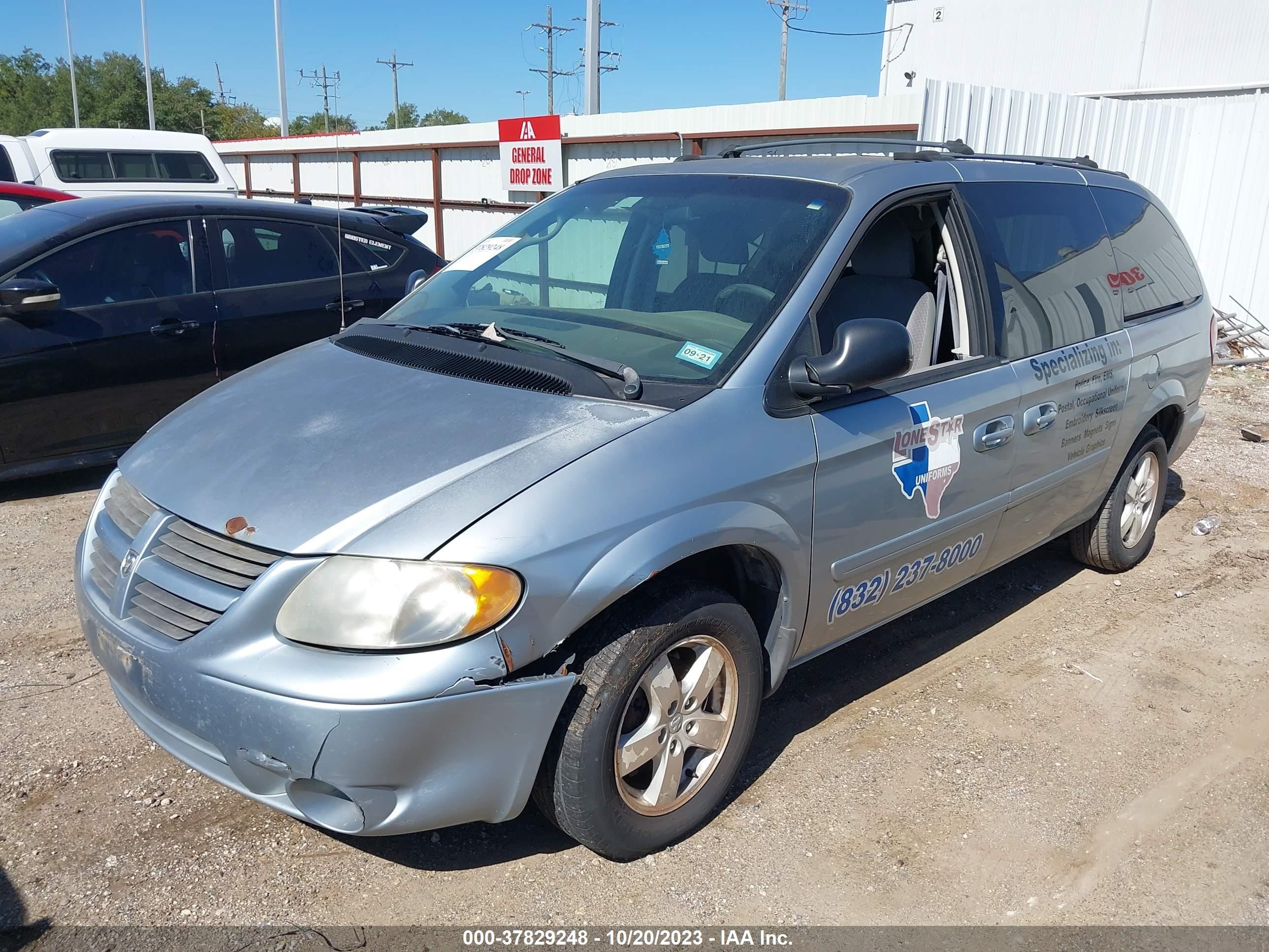 Photo 1 VIN: 2D4GP44L95R579852 - DODGE CARAVAN 