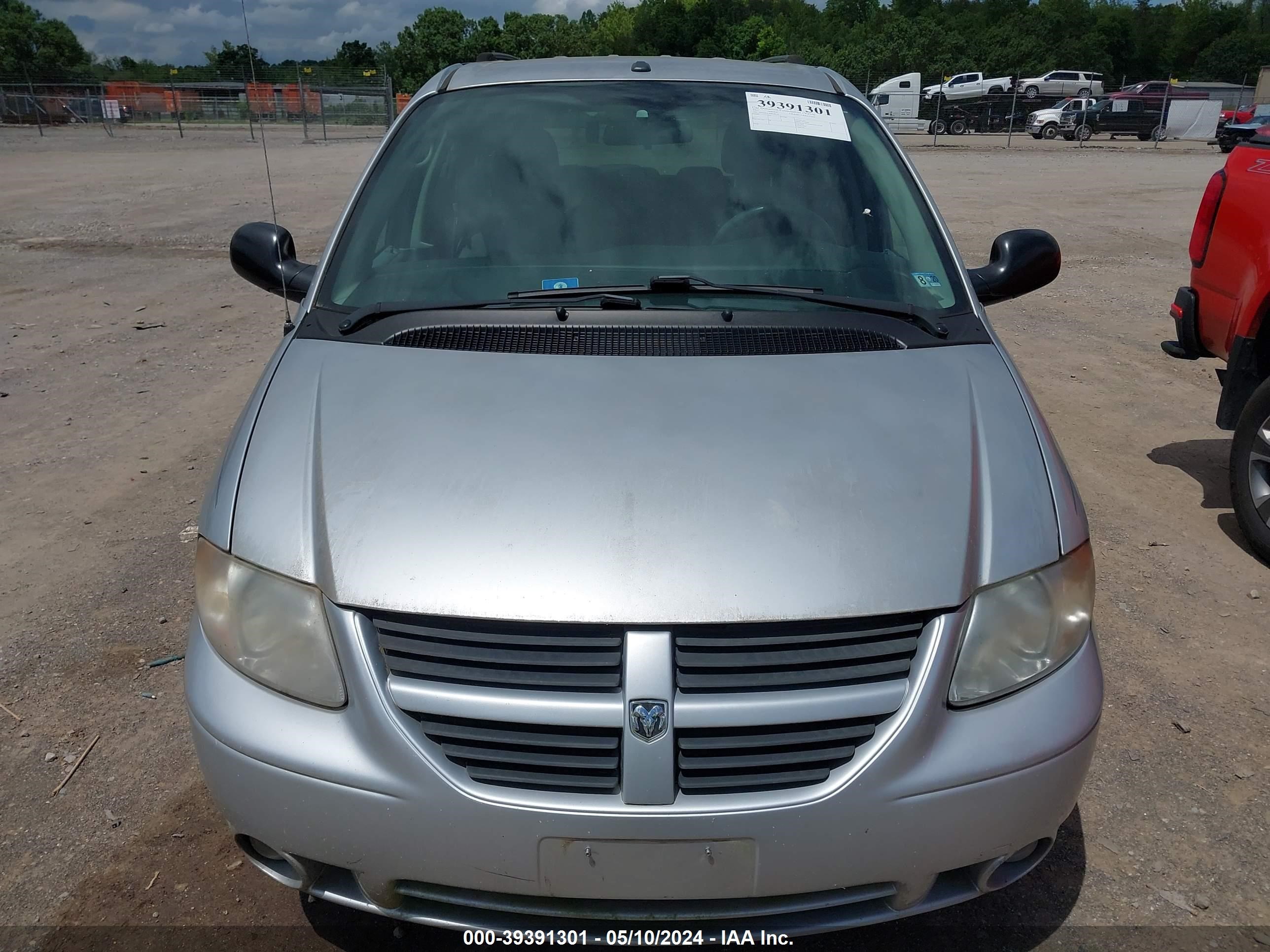 Photo 5 VIN: 2D4GP44L97R188123 - DODGE CARAVAN 