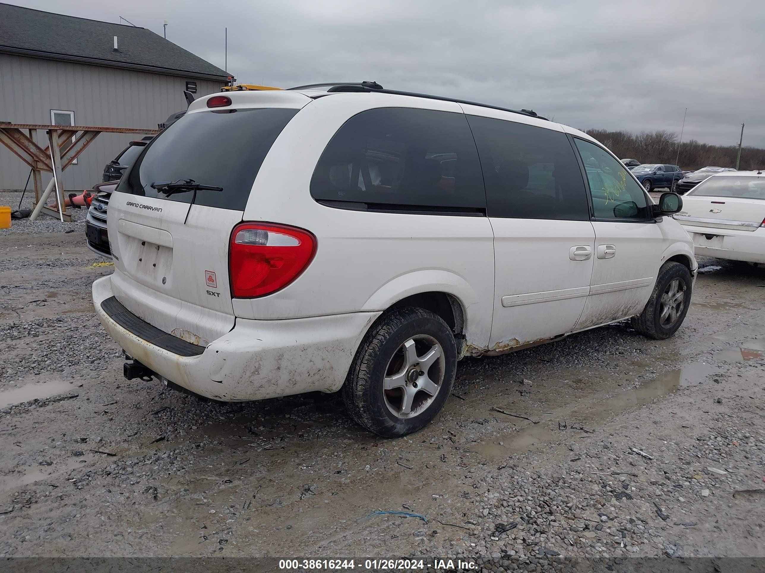 Photo 3 VIN: 2D4GP44L97R356083 - DODGE CARAVAN 