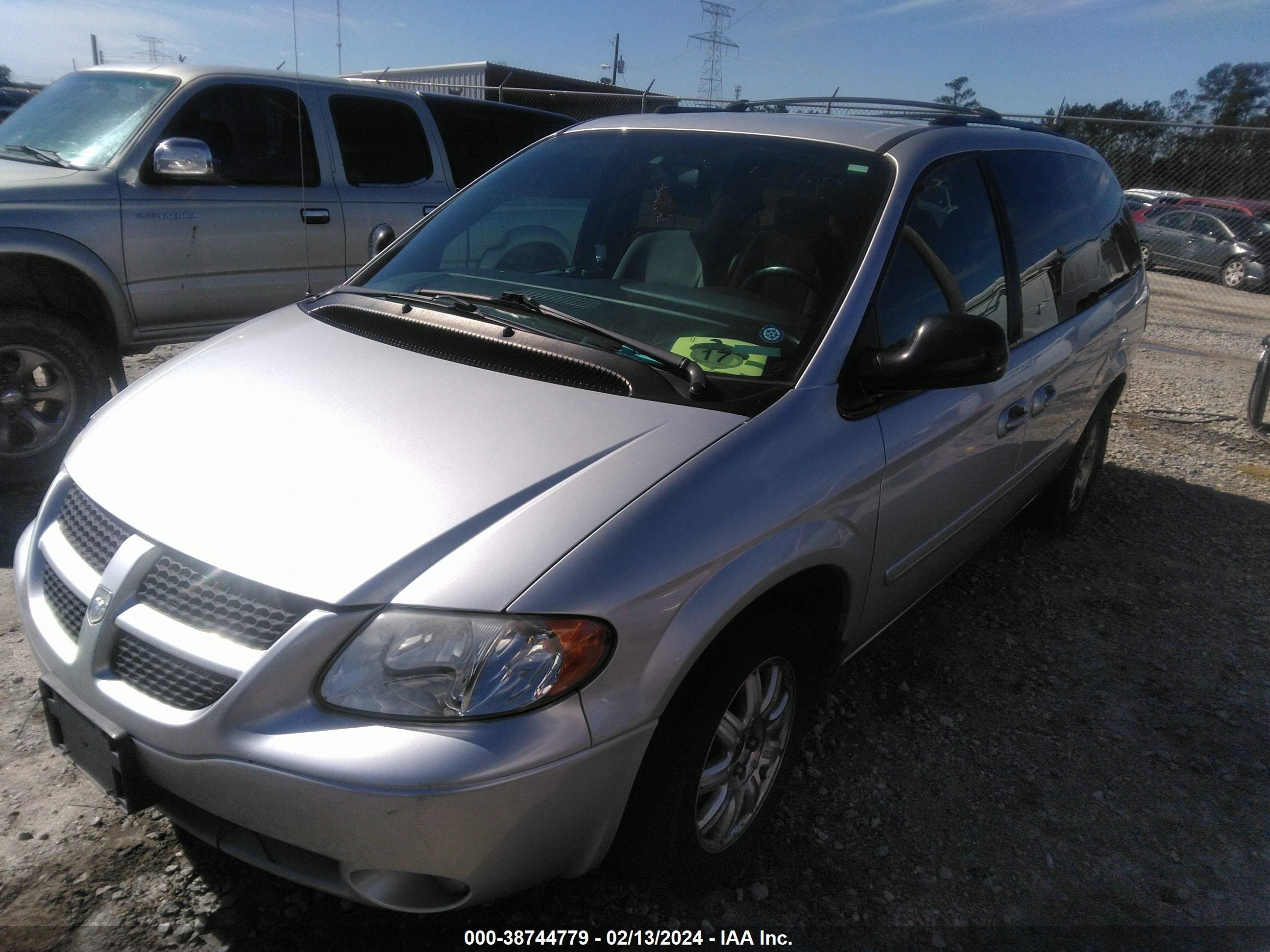 Photo 1 VIN: 2D4GP44LX4R530612 - DODGE CARAVAN 