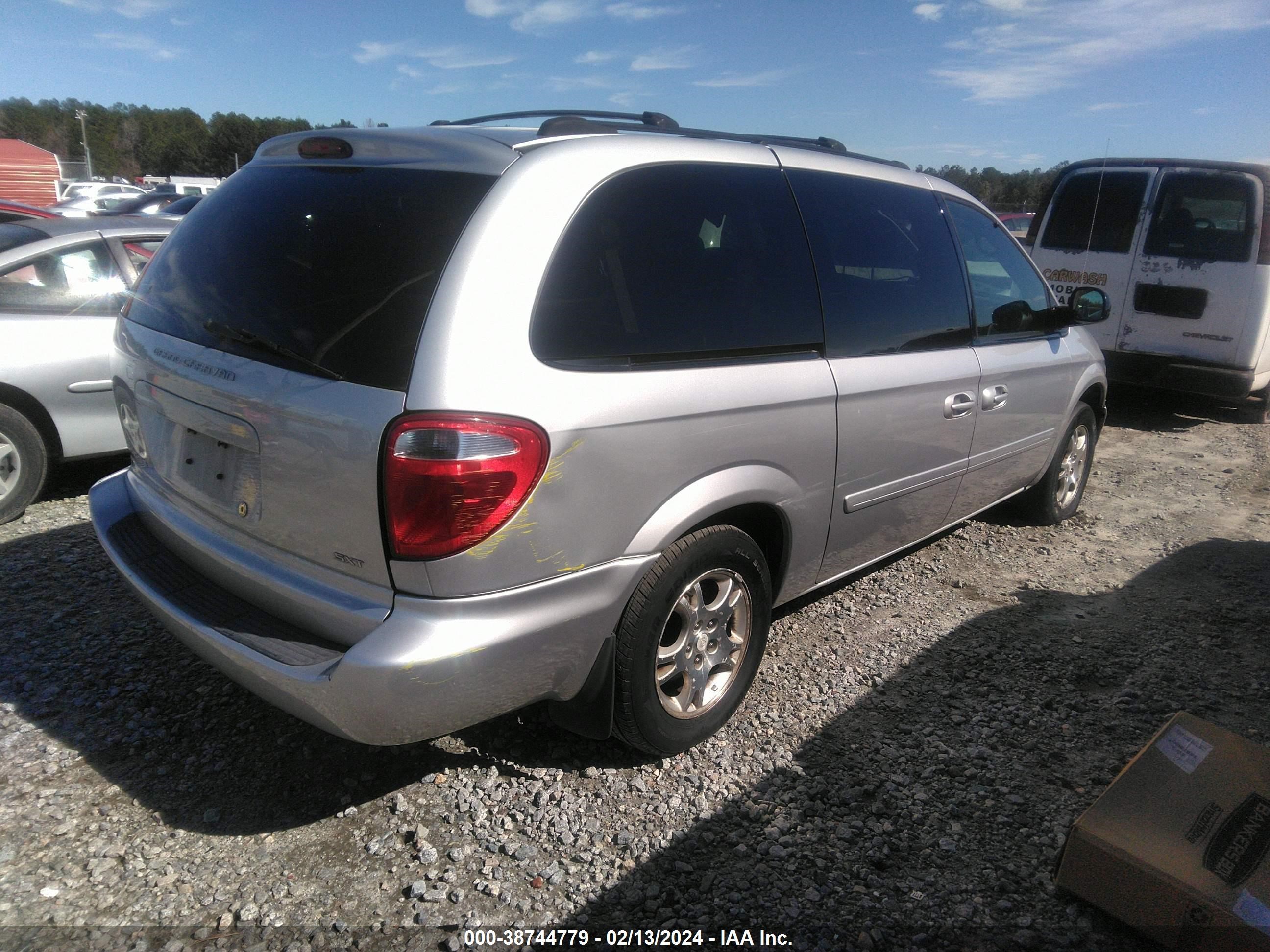 Photo 3 VIN: 2D4GP44LX4R530612 - DODGE CARAVAN 