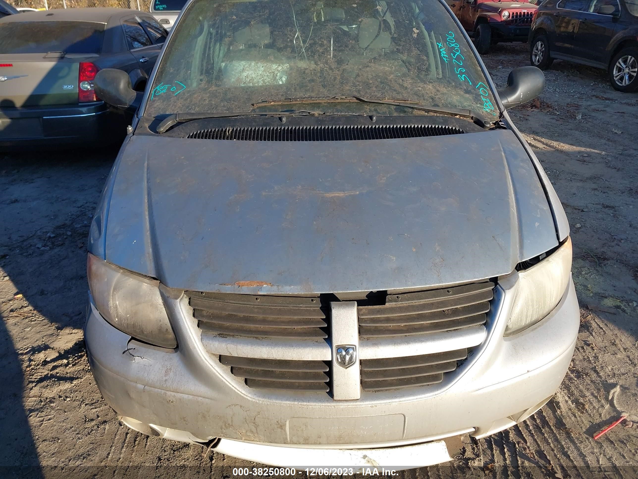 Photo 5 VIN: 2D4GP44LX5R191478 - DODGE CARAVAN 