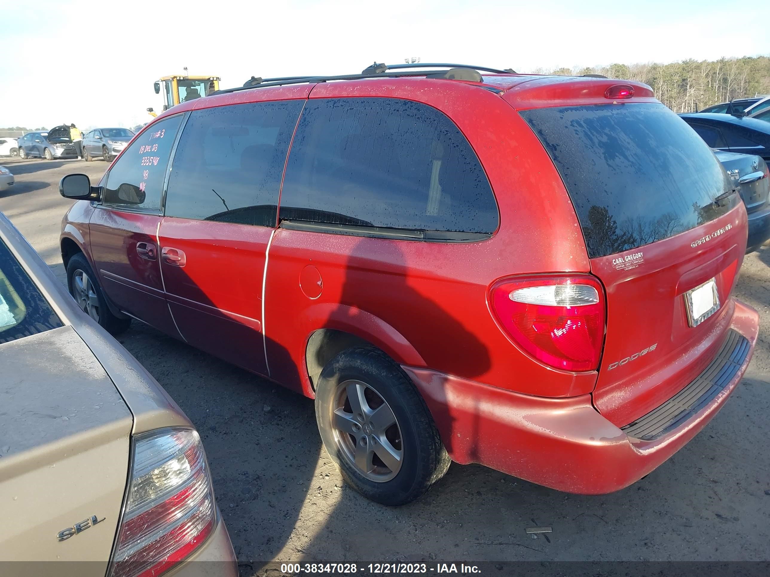 Photo 2 VIN: 2D4GP44LX5R333540 - DODGE CARAVAN 