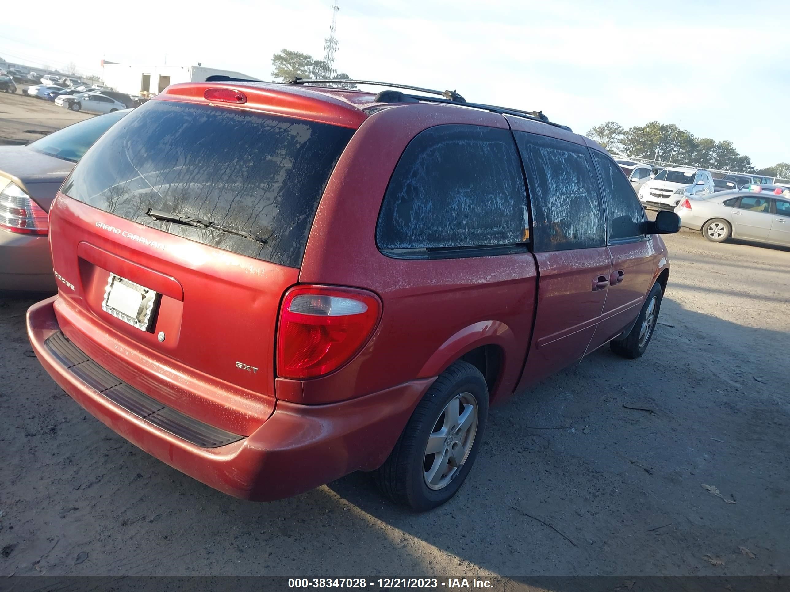 Photo 3 VIN: 2D4GP44LX5R333540 - DODGE CARAVAN 