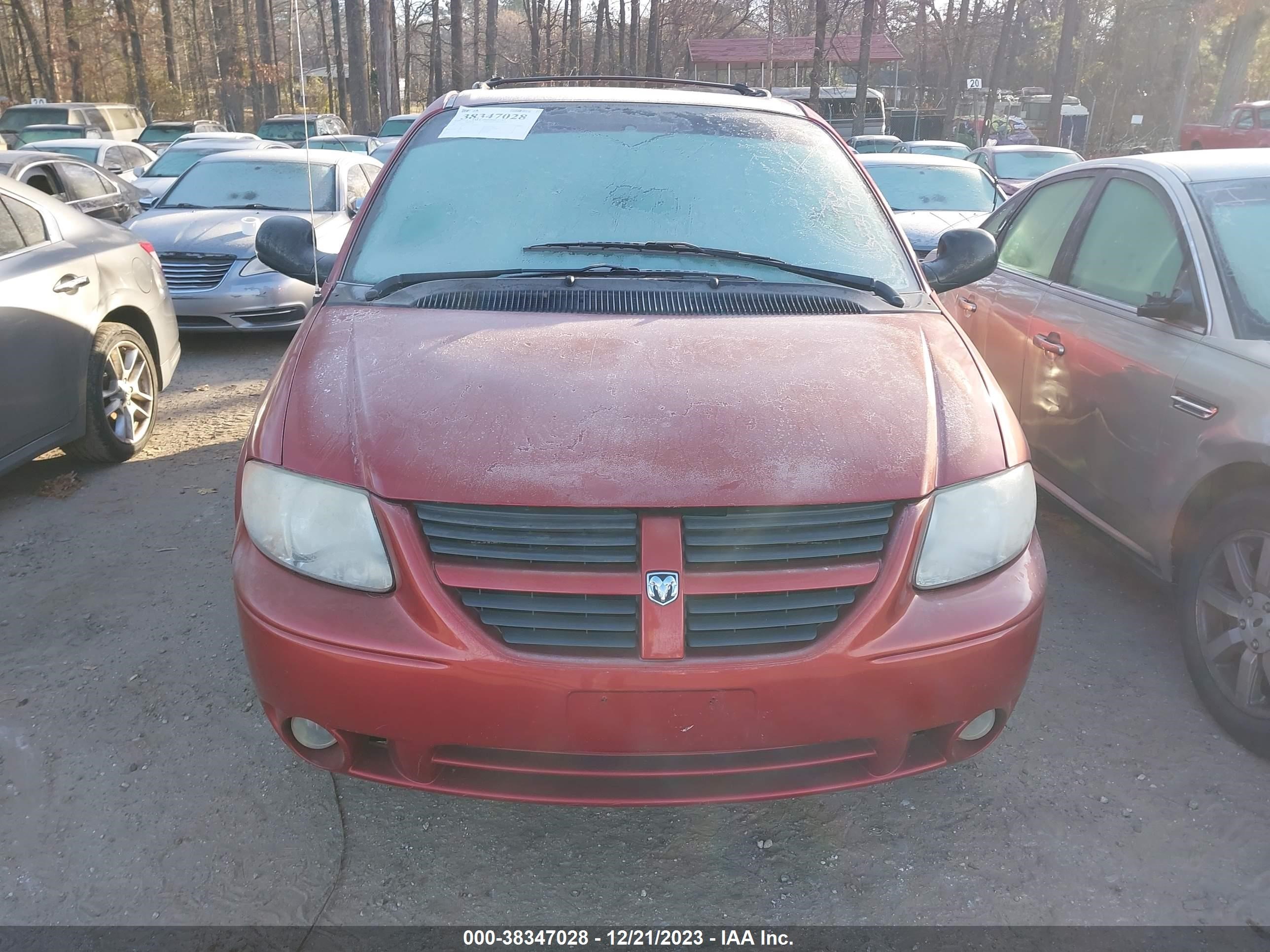 Photo 5 VIN: 2D4GP44LX5R333540 - DODGE CARAVAN 