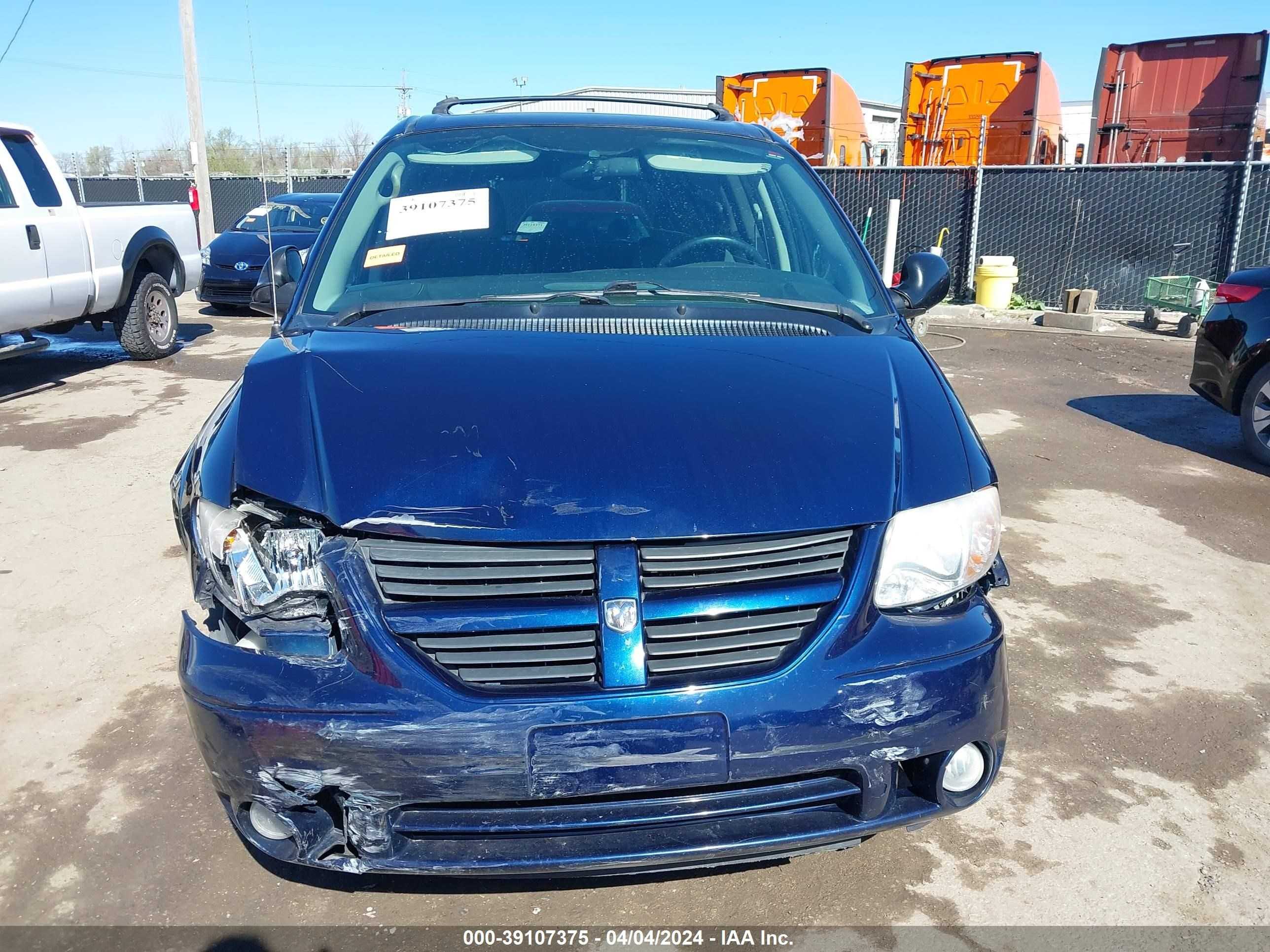 Photo 11 VIN: 2D4GP44LX5R431600 - DODGE CARAVAN 