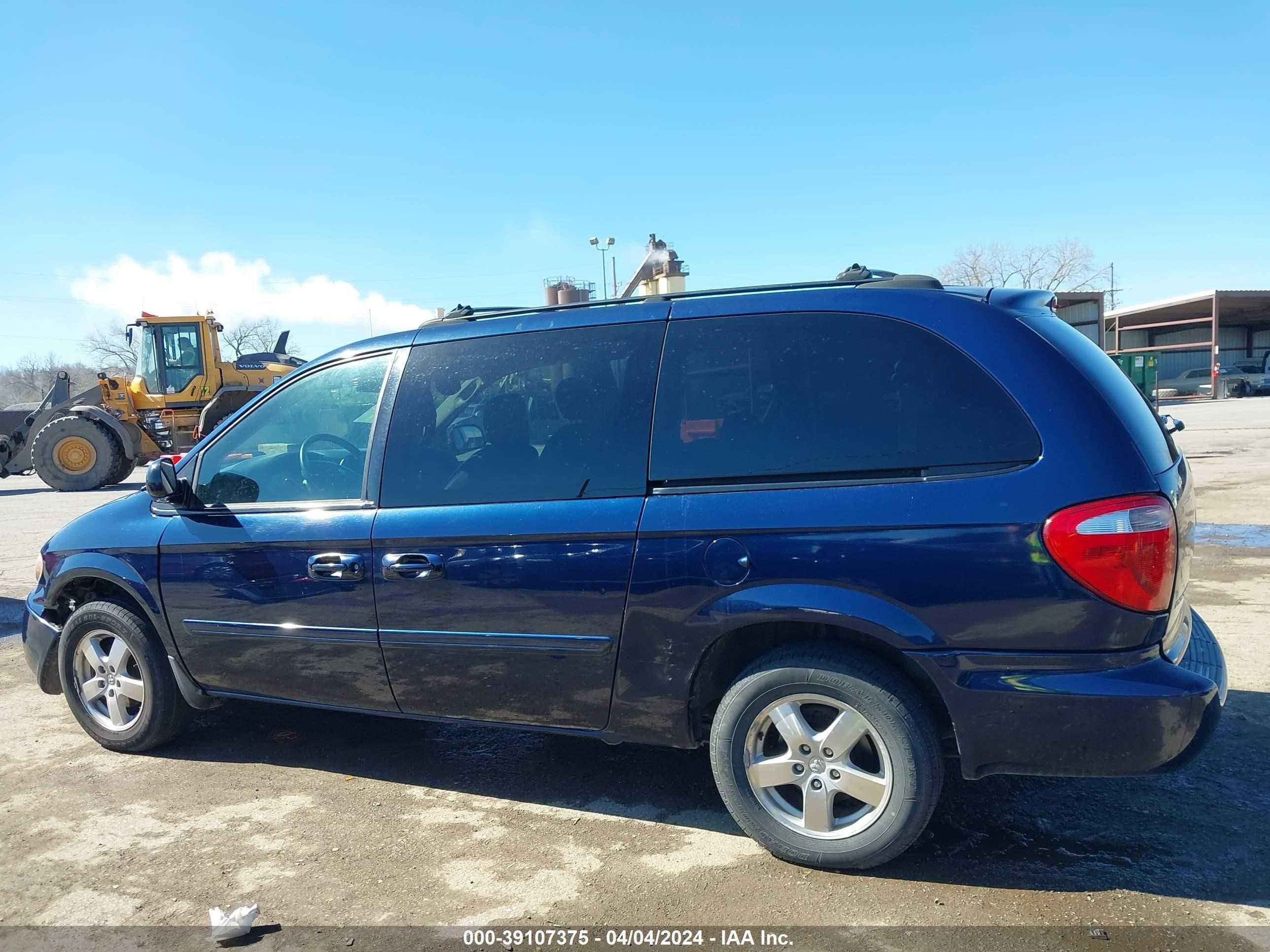 Photo 13 VIN: 2D4GP44LX5R431600 - DODGE CARAVAN 