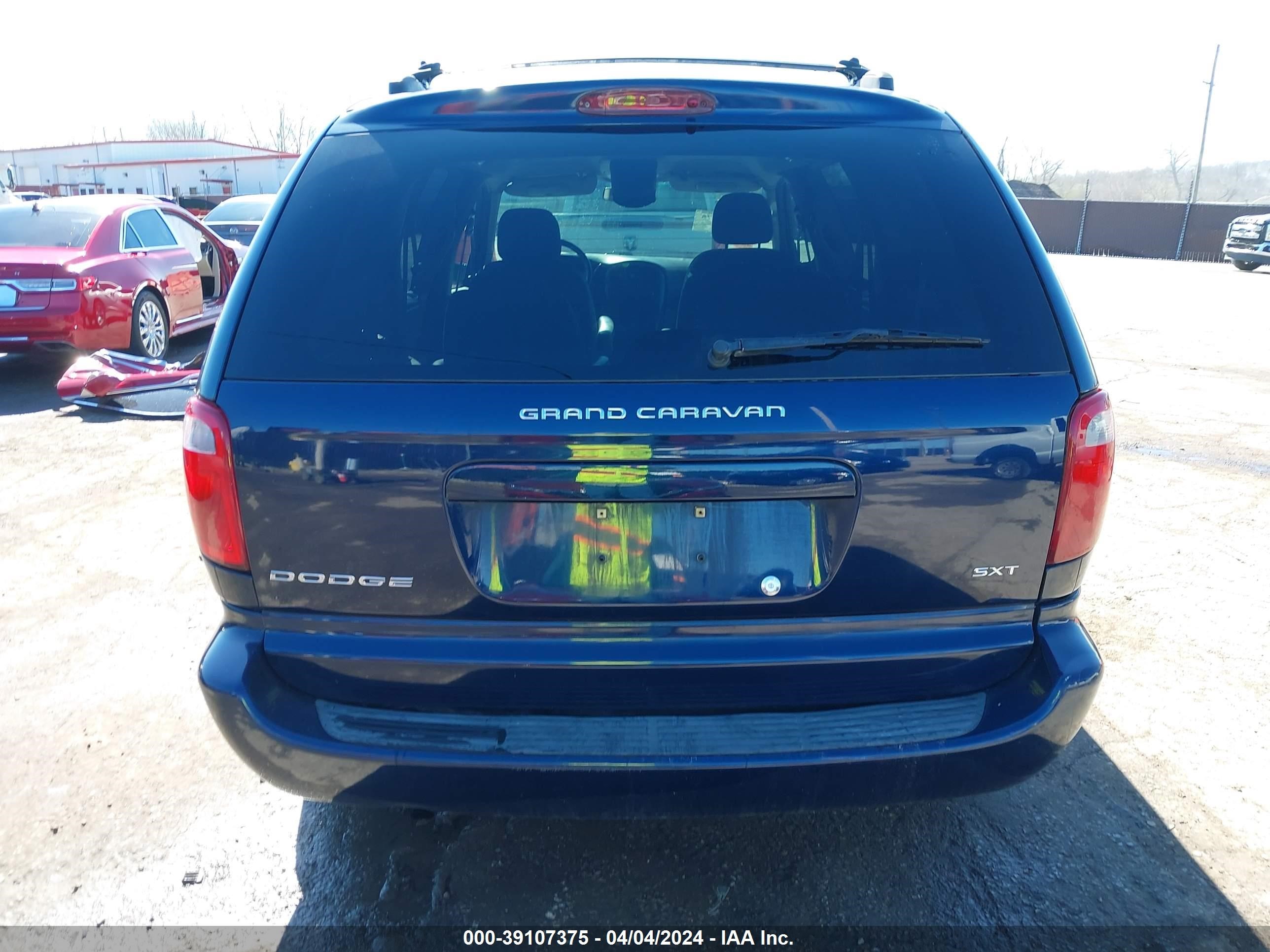 Photo 15 VIN: 2D4GP44LX5R431600 - DODGE CARAVAN 