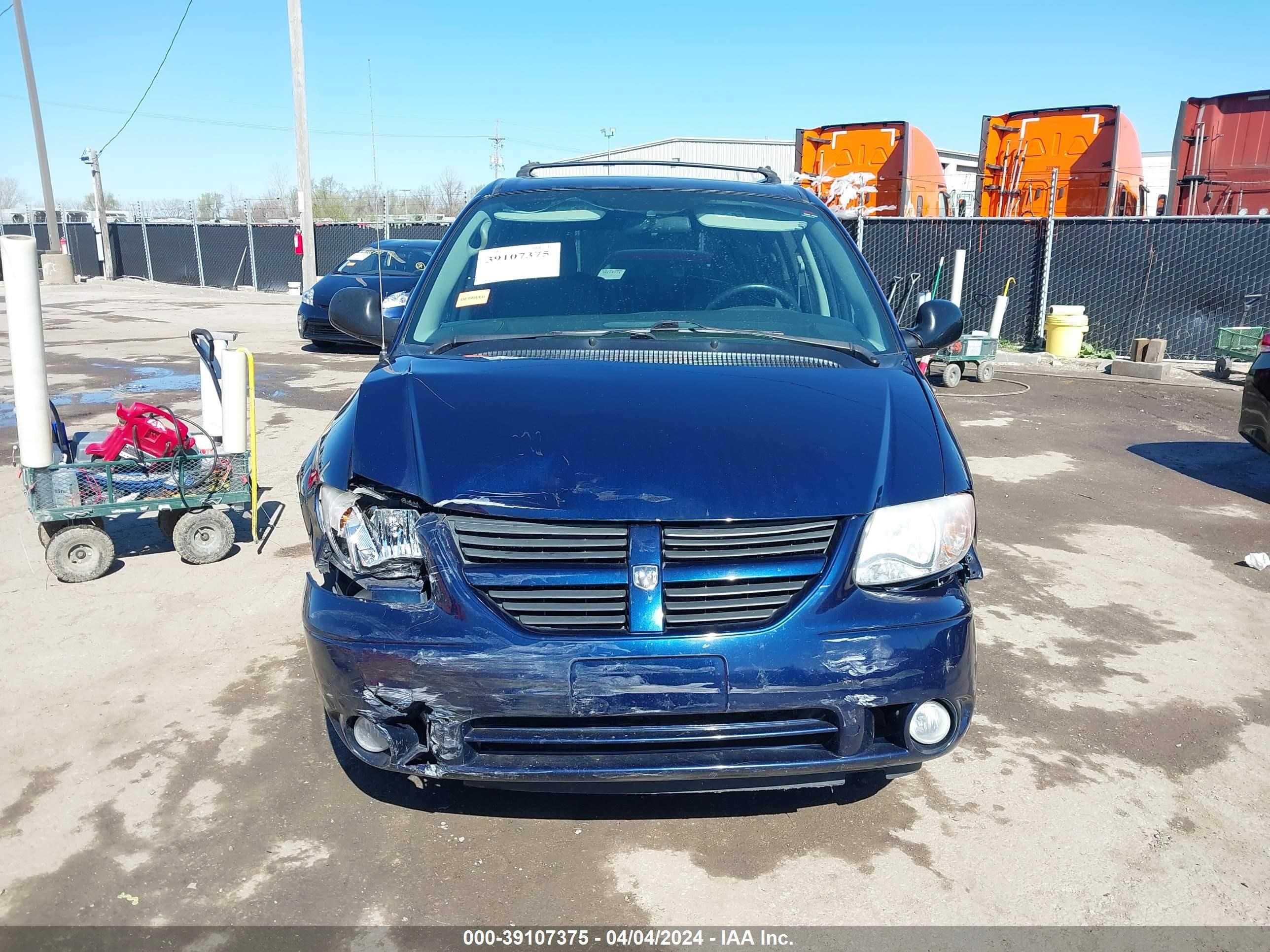 Photo 5 VIN: 2D4GP44LX5R431600 - DODGE CARAVAN 