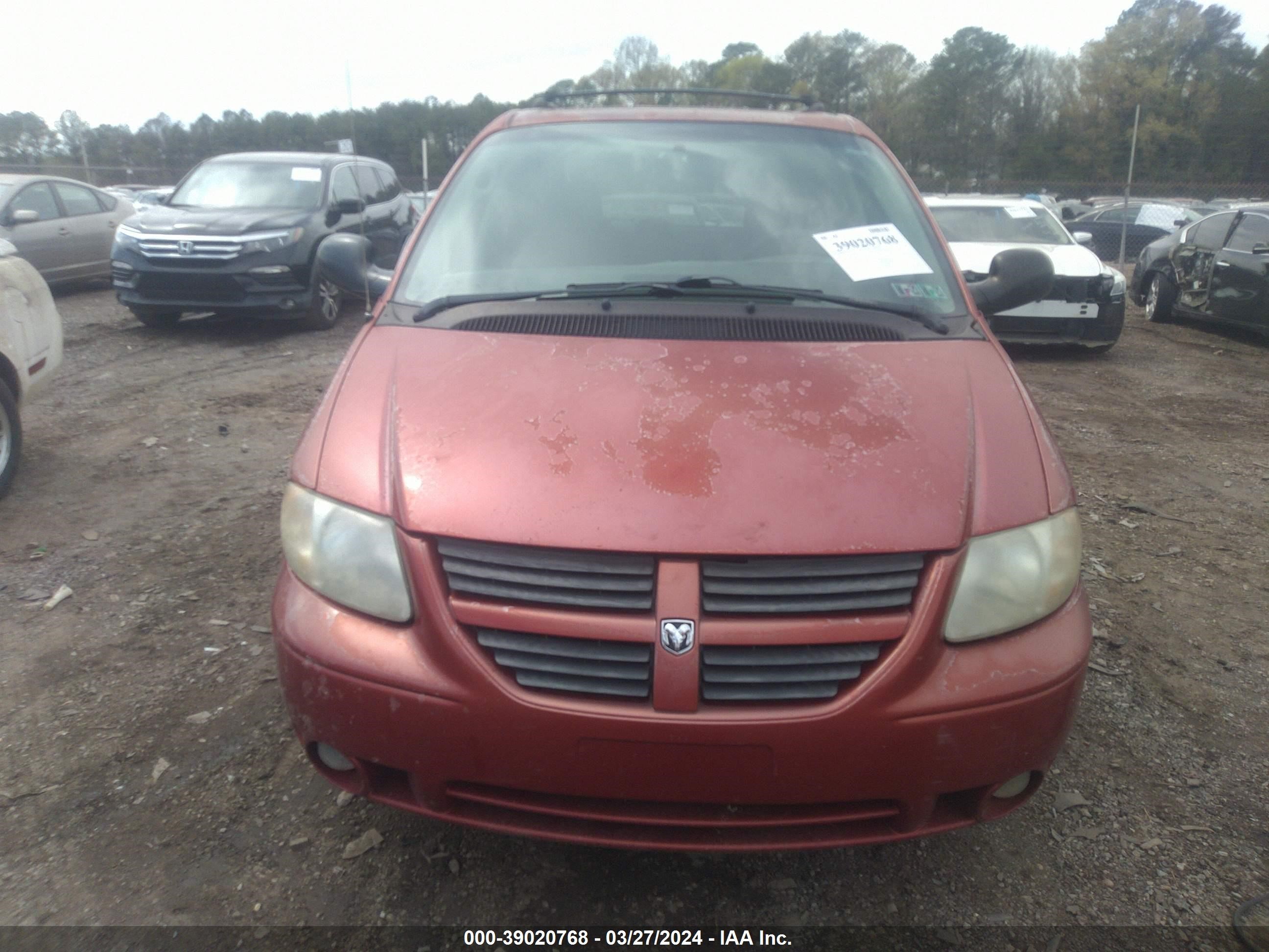 Photo 15 VIN: 2D4GP44LX5R585661 - DODGE CARAVAN 