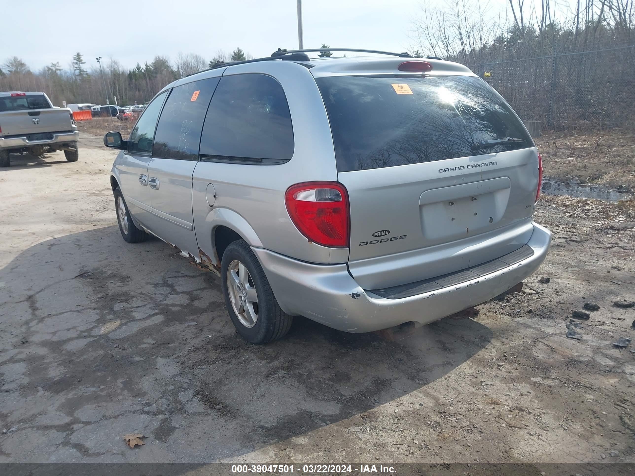 Photo 2 VIN: 2D4GP44LX6R641244 - DODGE CARAVAN 