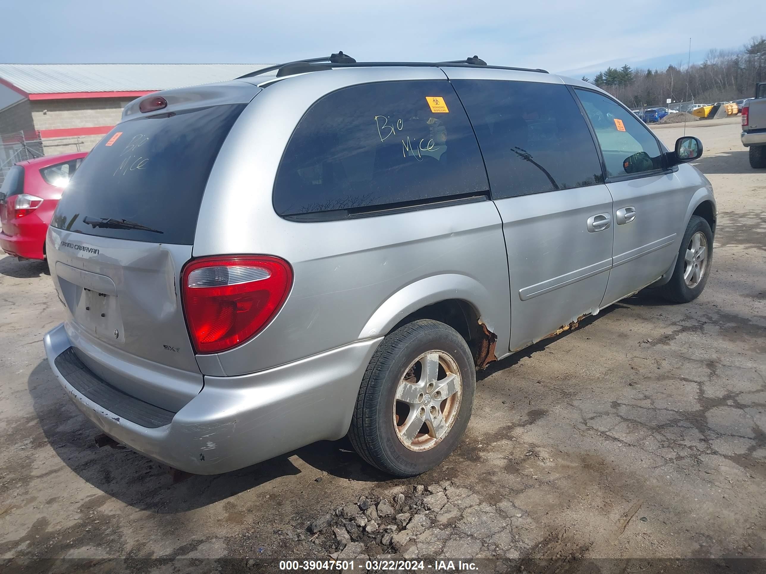 Photo 3 VIN: 2D4GP44LX6R641244 - DODGE CARAVAN 