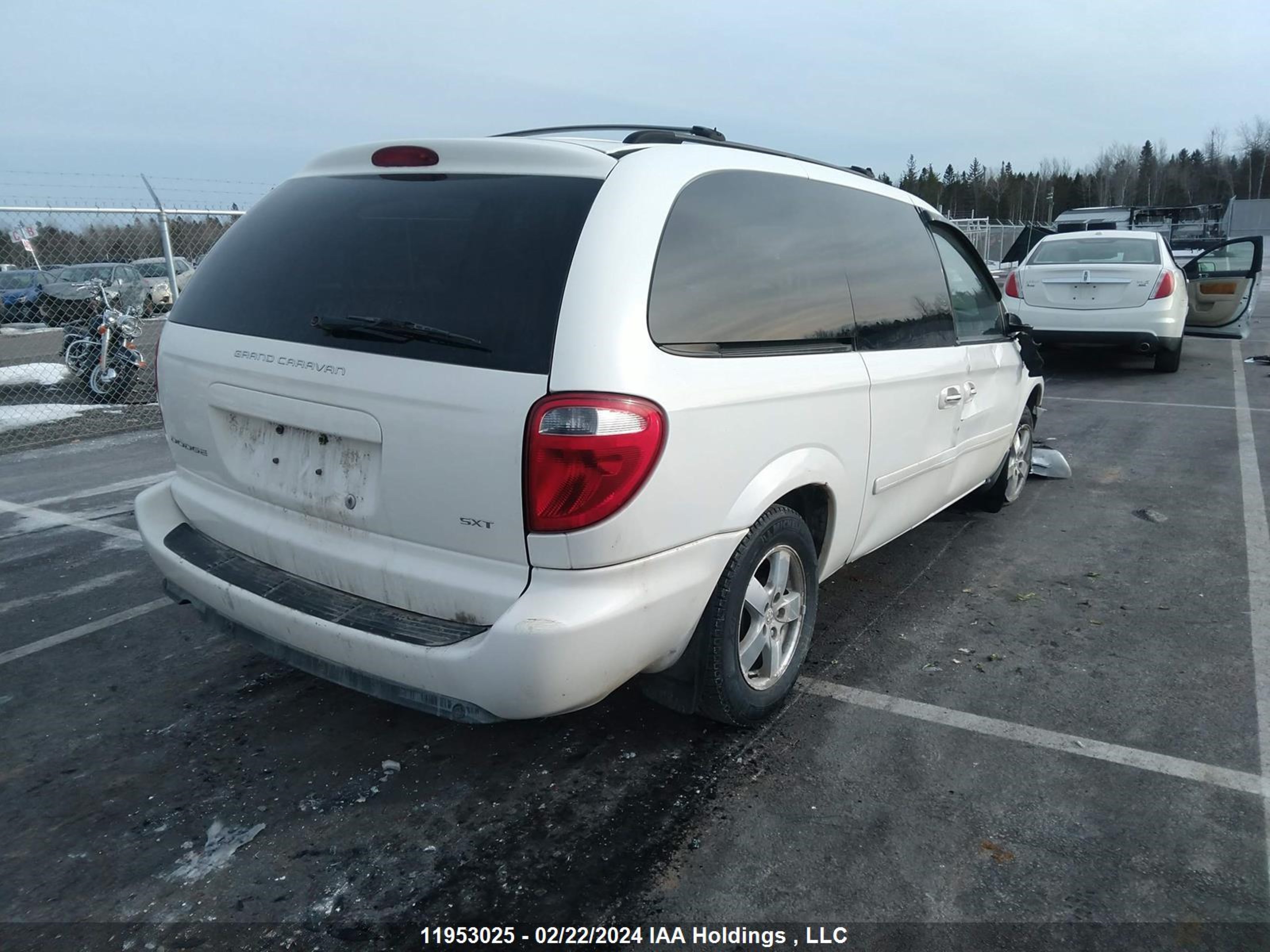 Photo 3 VIN: 2D4GP44LX7R169709 - DODGE CARAVAN 