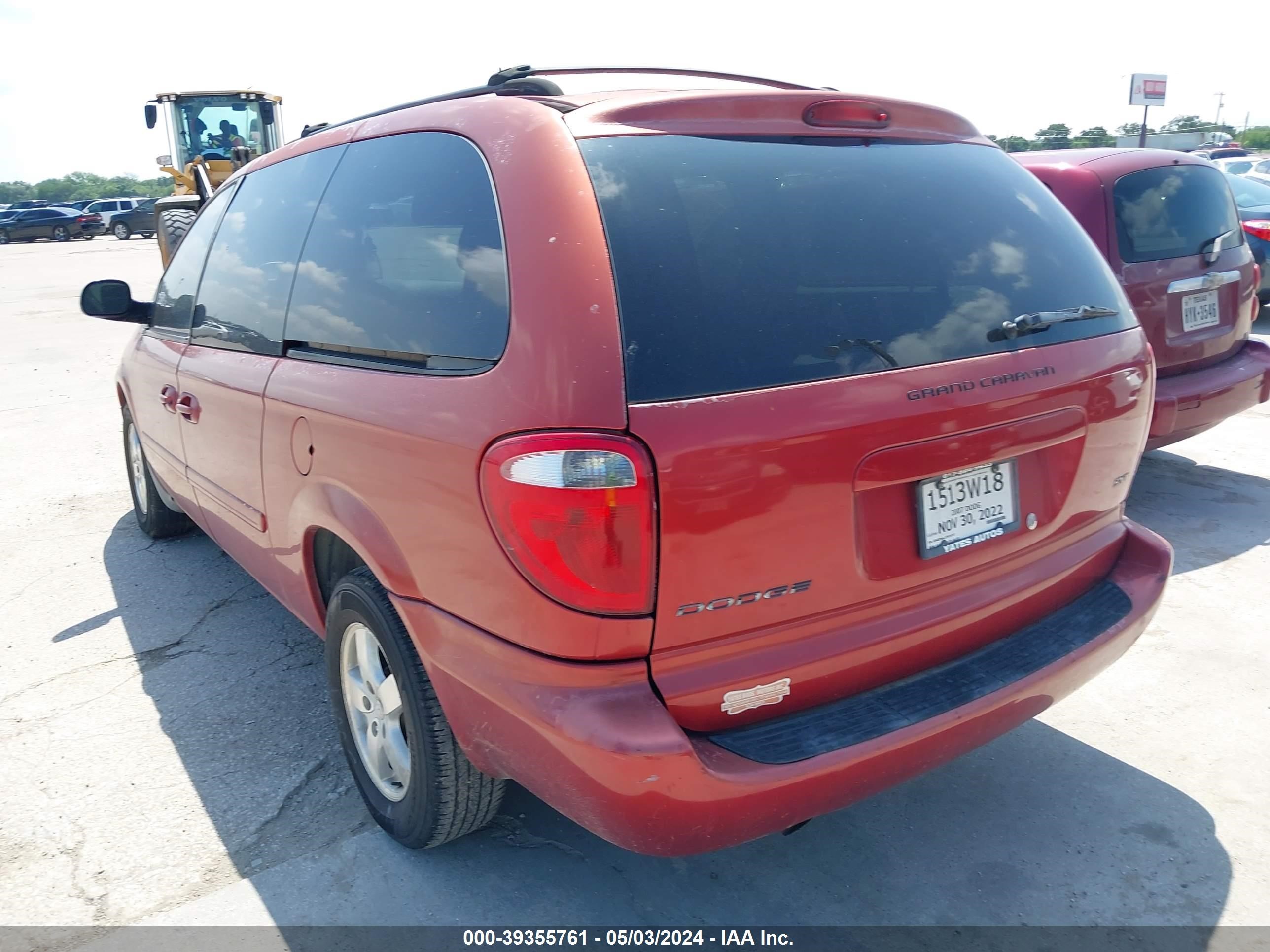 Photo 2 VIN: 2D4GP44LX7R181147 - DODGE CARAVAN 