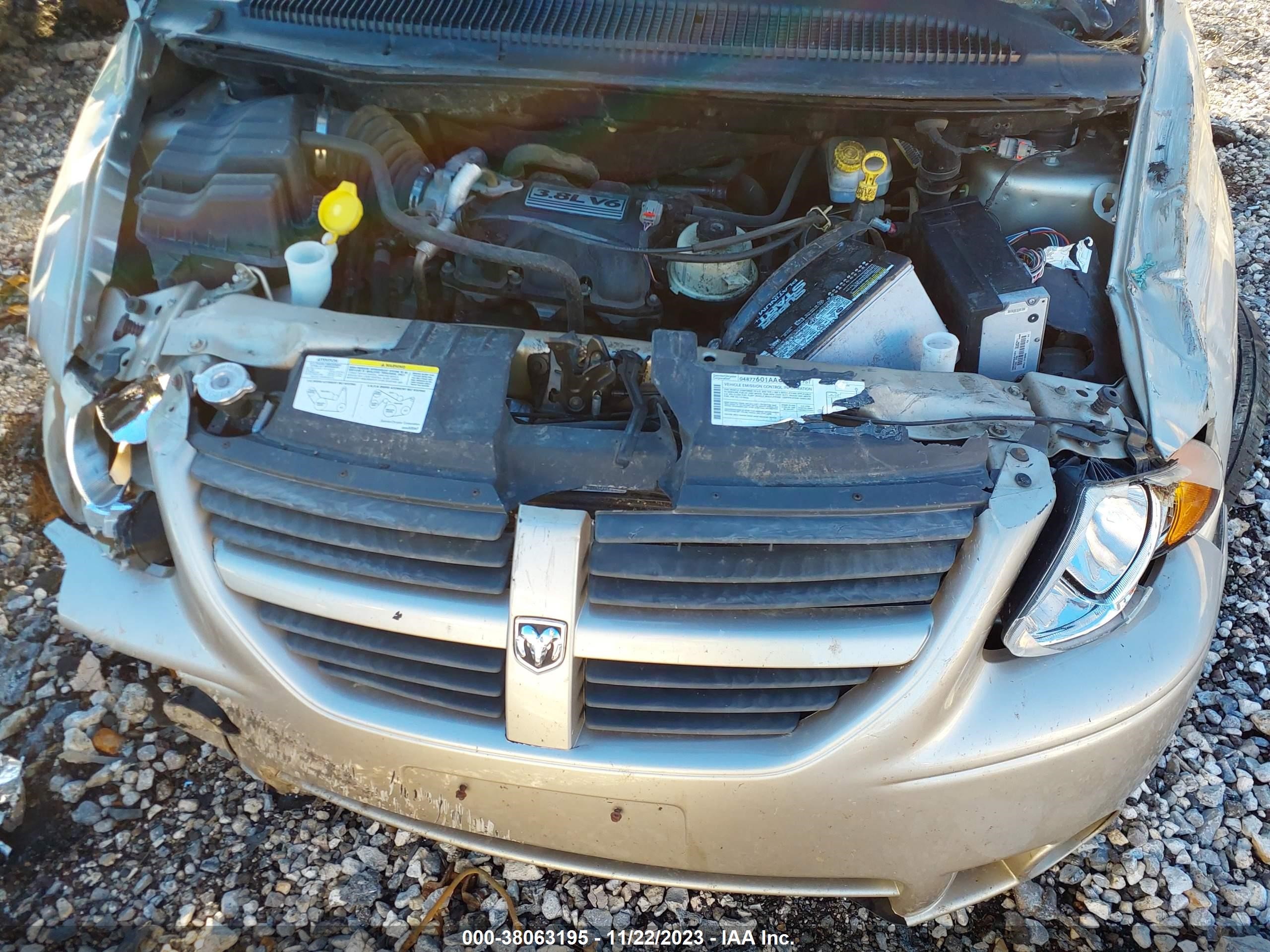 Photo 9 VIN: 2D4GP44LX7R220447 - DODGE CARAVAN 