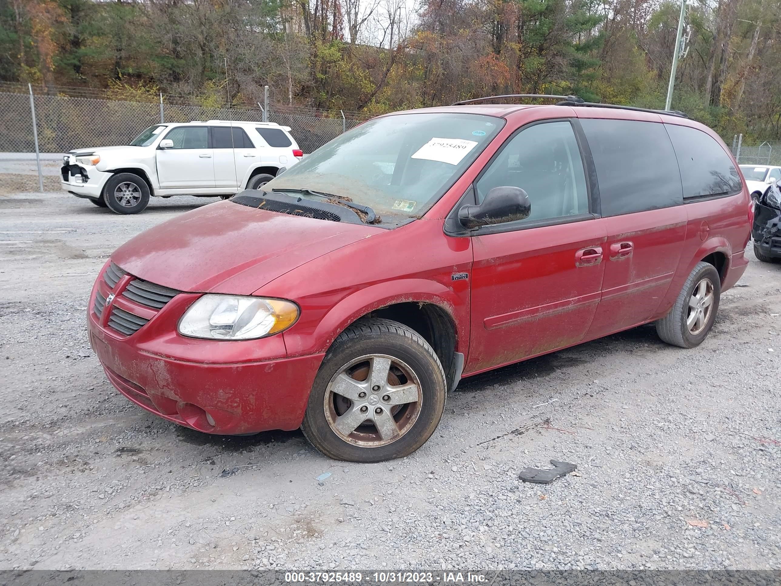 Photo 1 VIN: 2D4GP44LX7R287159 - DODGE CARAVAN 