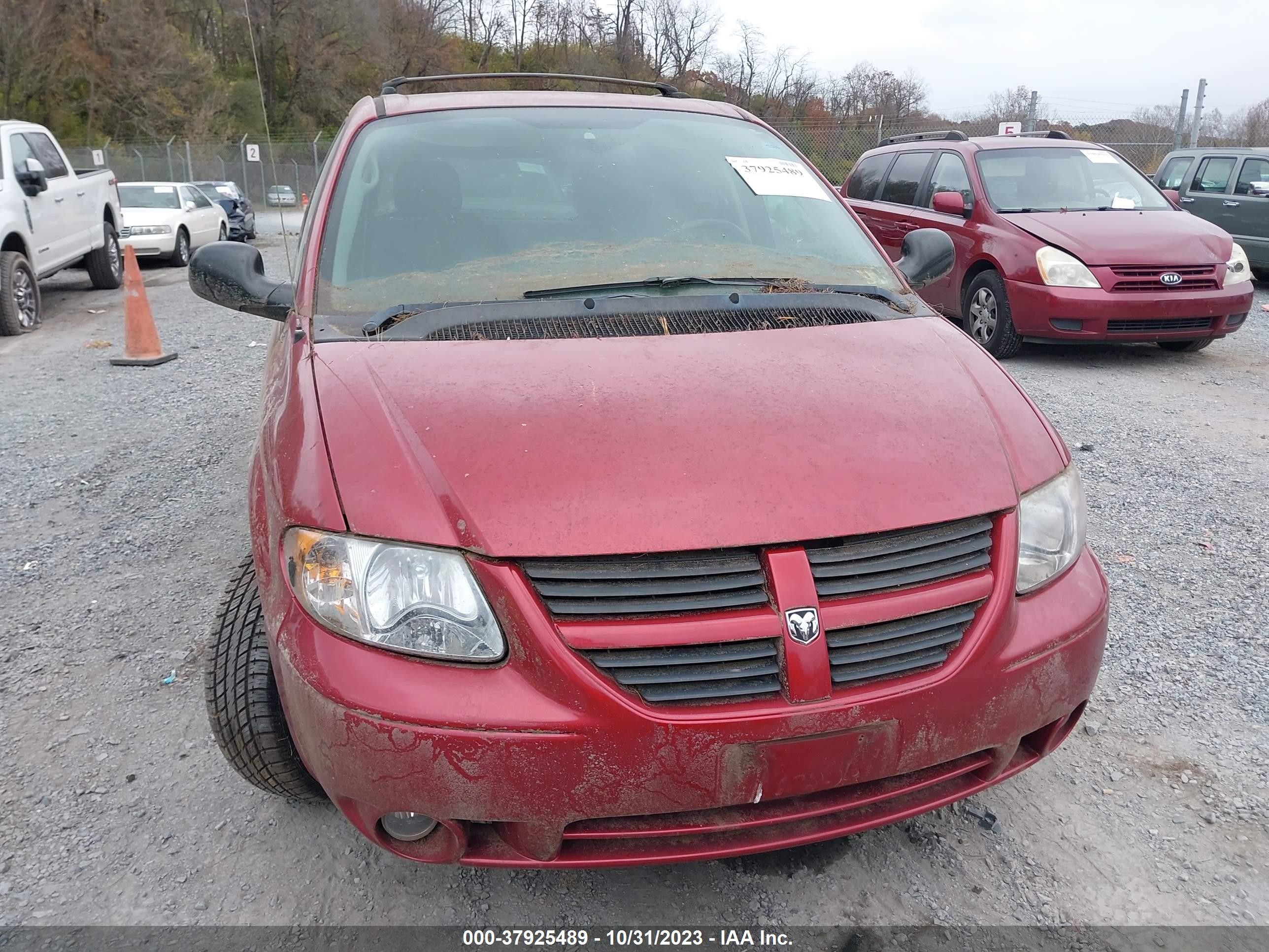 Photo 5 VIN: 2D4GP44LX7R287159 - DODGE CARAVAN 