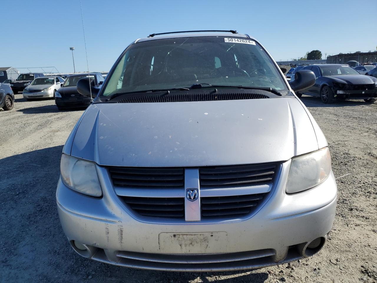 Photo 4 VIN: 2D4GP44LX7R349322 - DODGE CARAVAN 