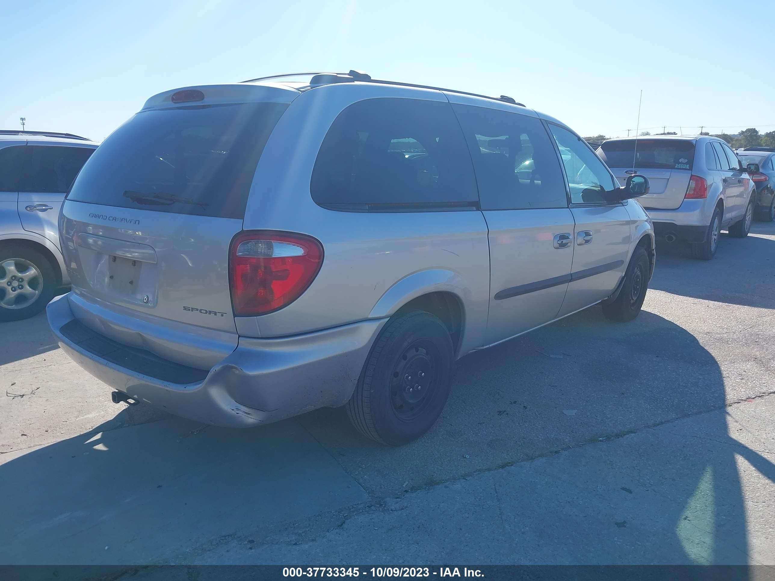 Photo 3 VIN: 2D4GP44R13R253478 - DODGE CARAVAN 