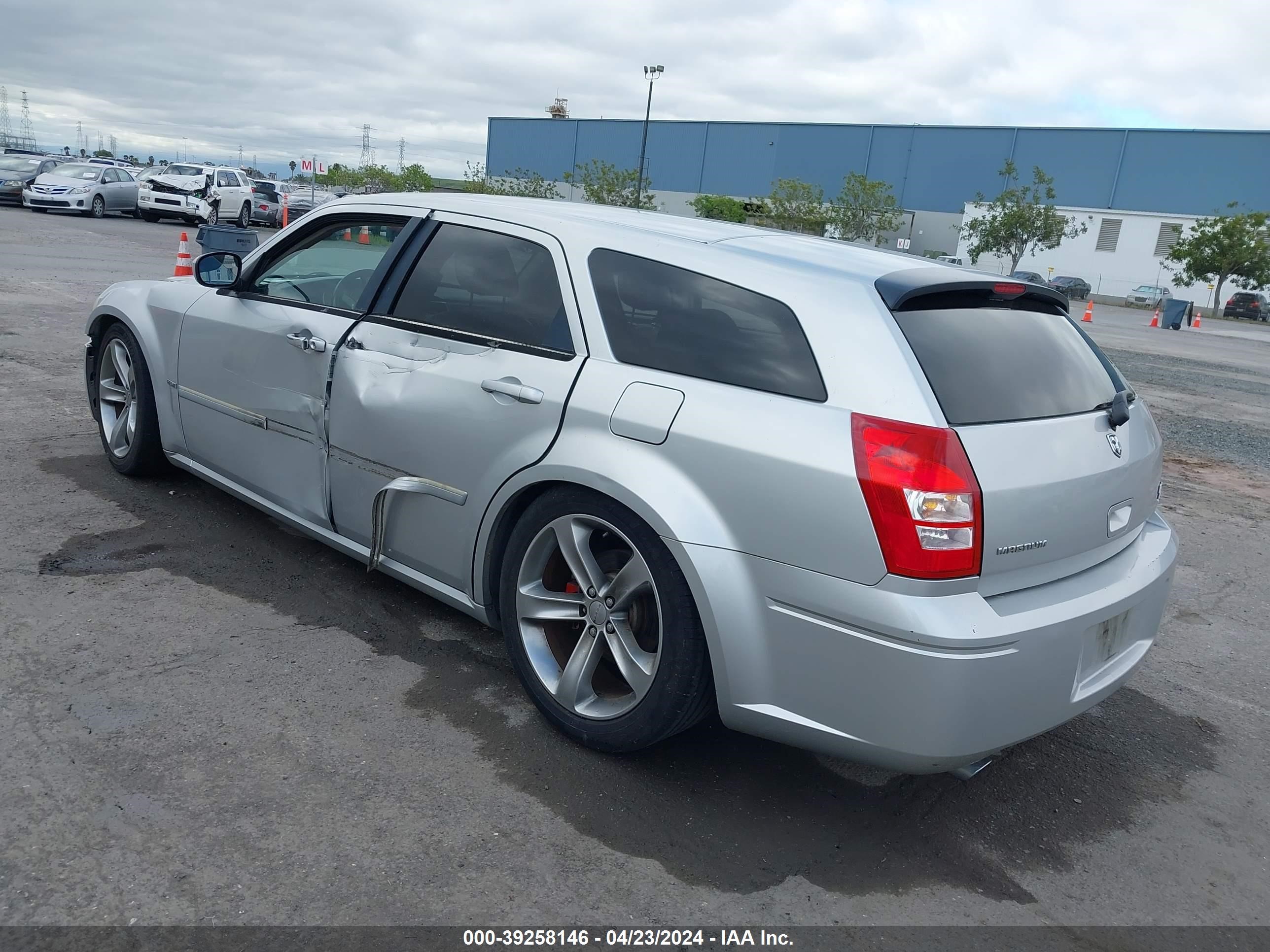 Photo 2 VIN: 2D4GV57286H204640 - DODGE MAGNUM 