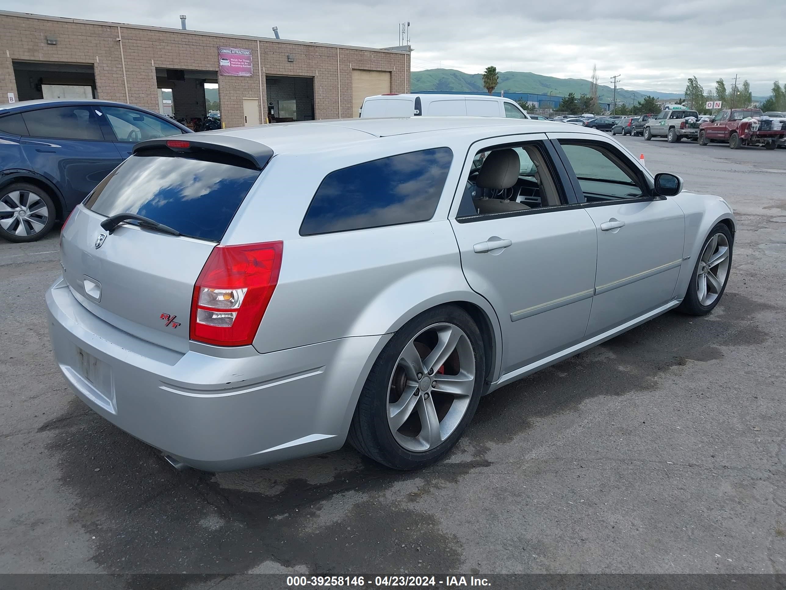 Photo 3 VIN: 2D4GV57286H204640 - DODGE MAGNUM 