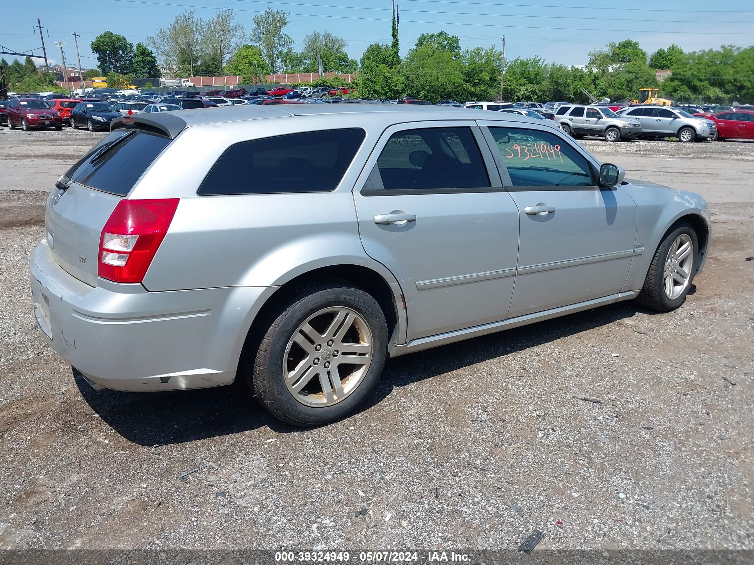 Photo 3 VIN: 2D4GV58215H622213 - DODGE MAGNUM 