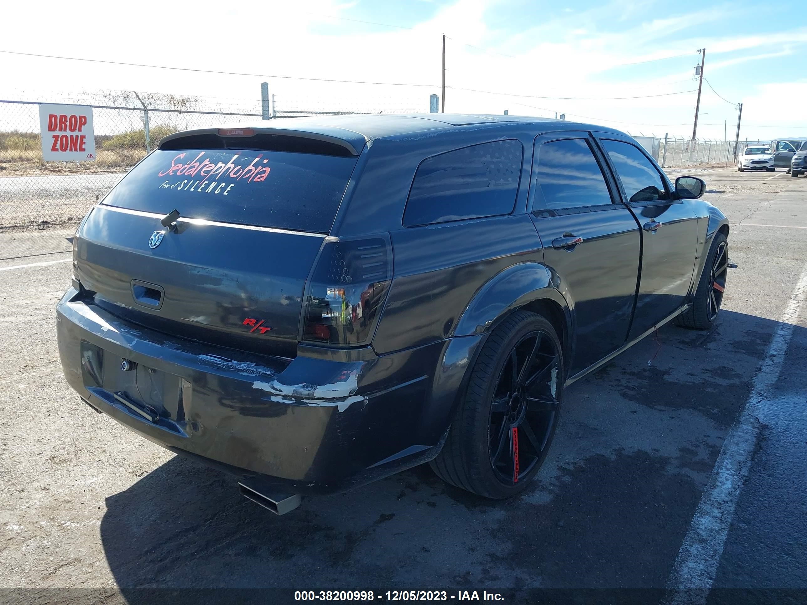 Photo 3 VIN: 2D4GV58235H542038 - DODGE MAGNUM 