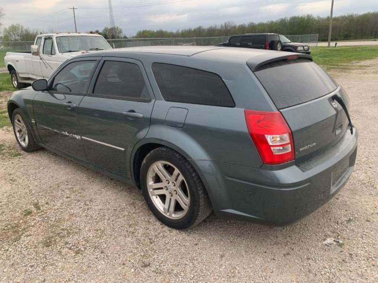 Photo 2 VIN: 2D4GV58265H596014 - DODGE MAGNUM 