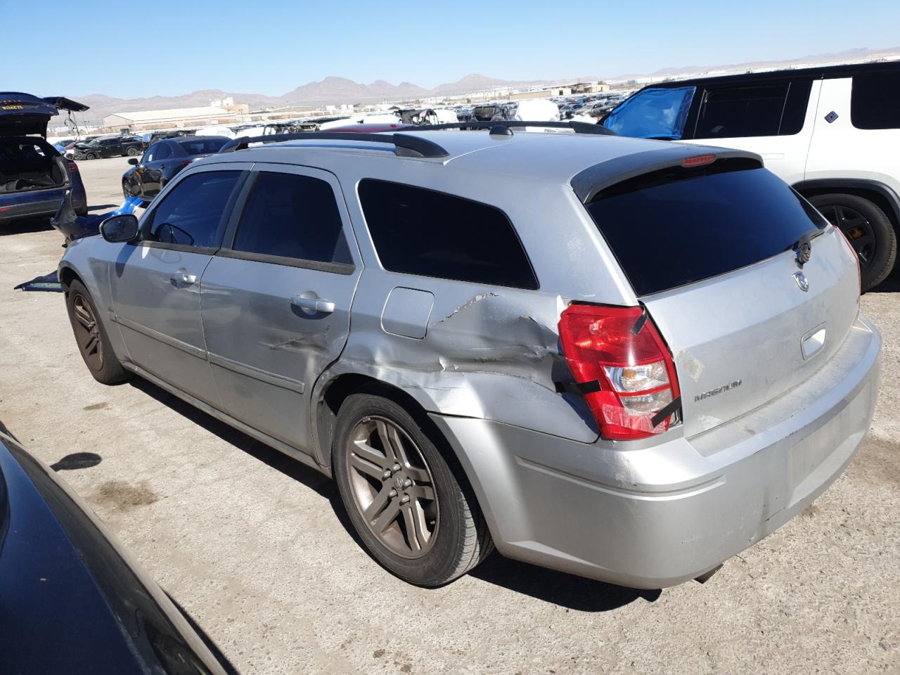 Photo 1 VIN: 2D4GV58265H645843 - DODGE MAGNUM 