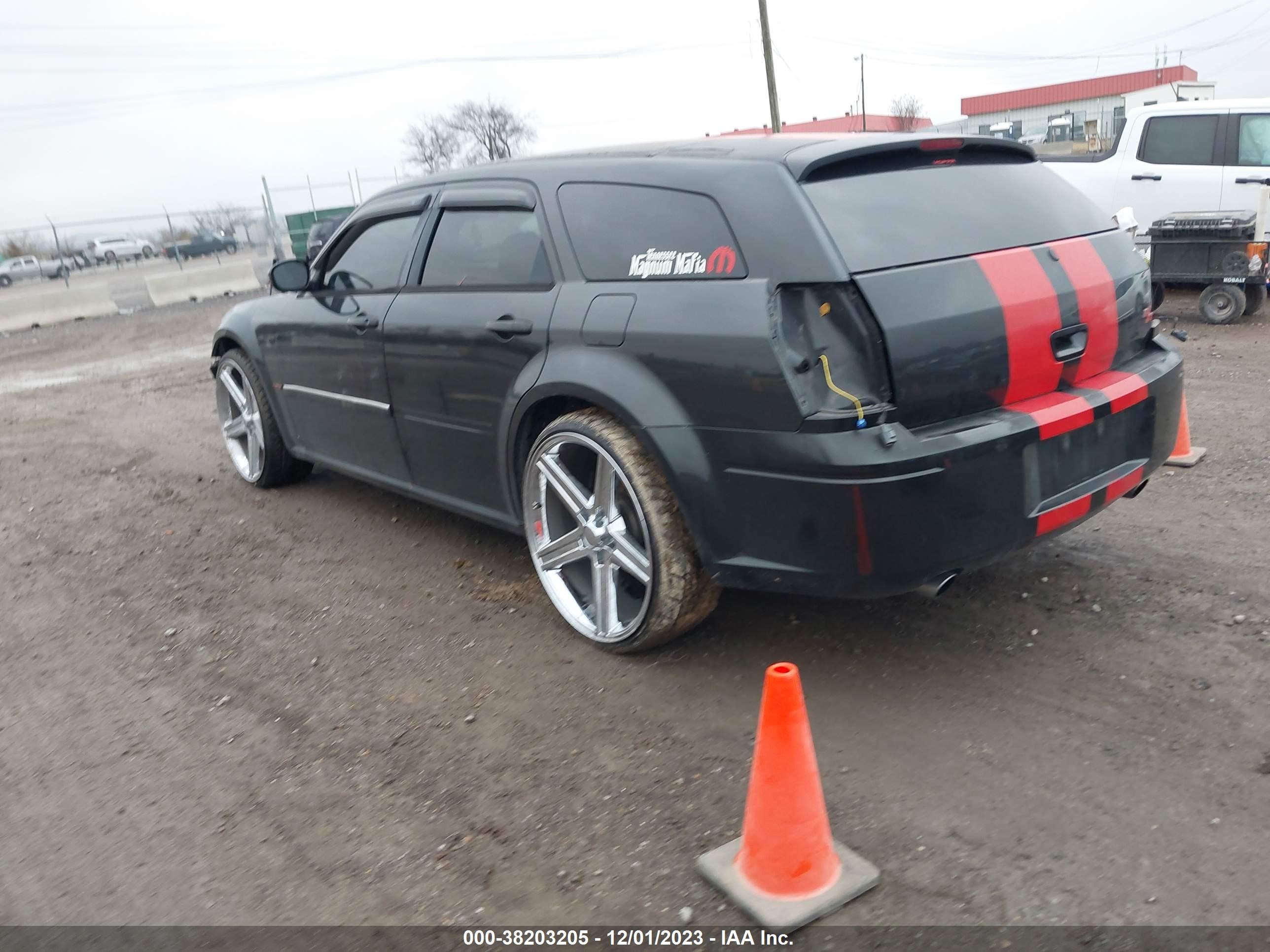 Photo 2 VIN: 2D4GV58285H118130 - DODGE MAGNUM 