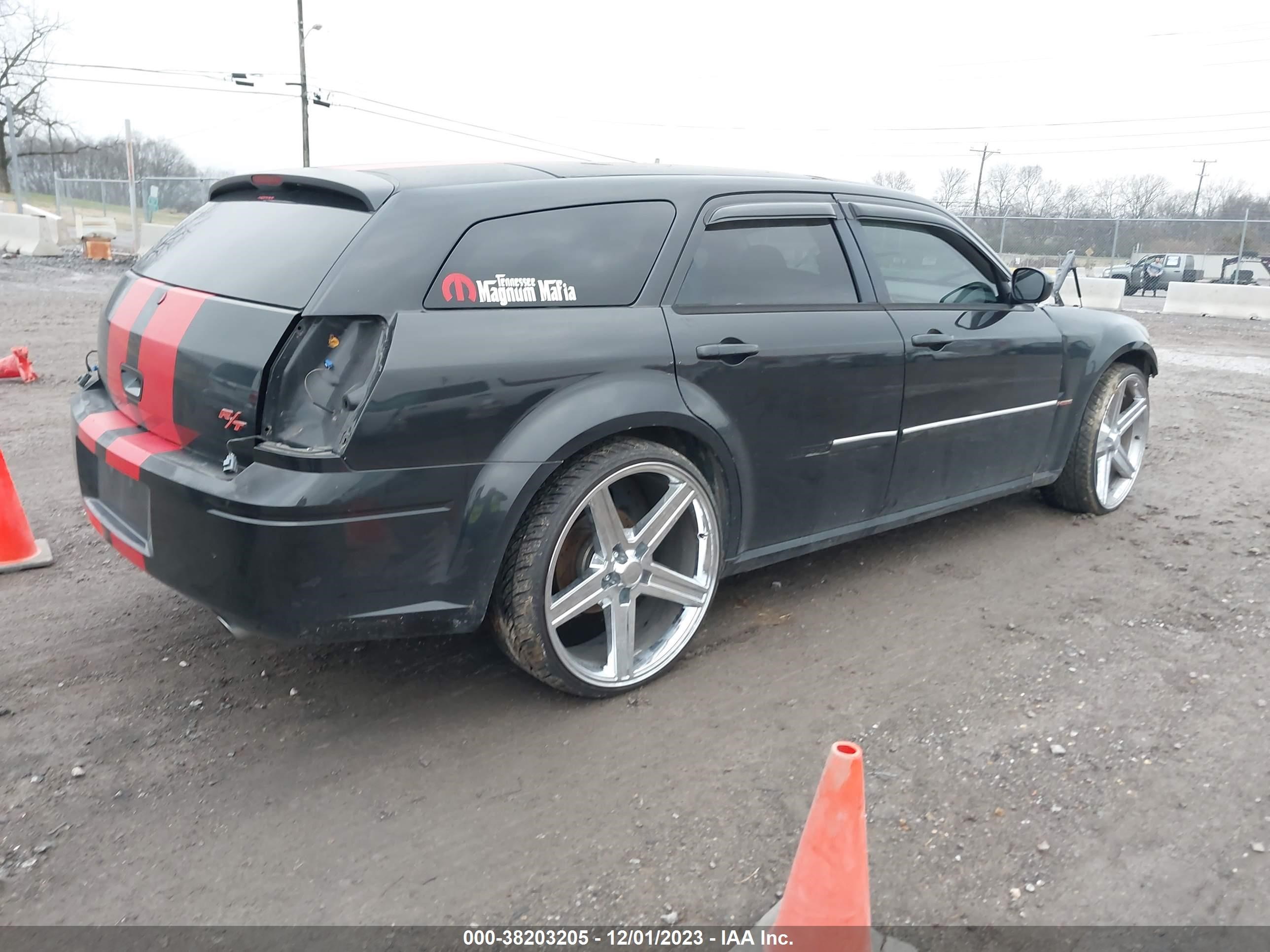 Photo 3 VIN: 2D4GV58285H118130 - DODGE MAGNUM 