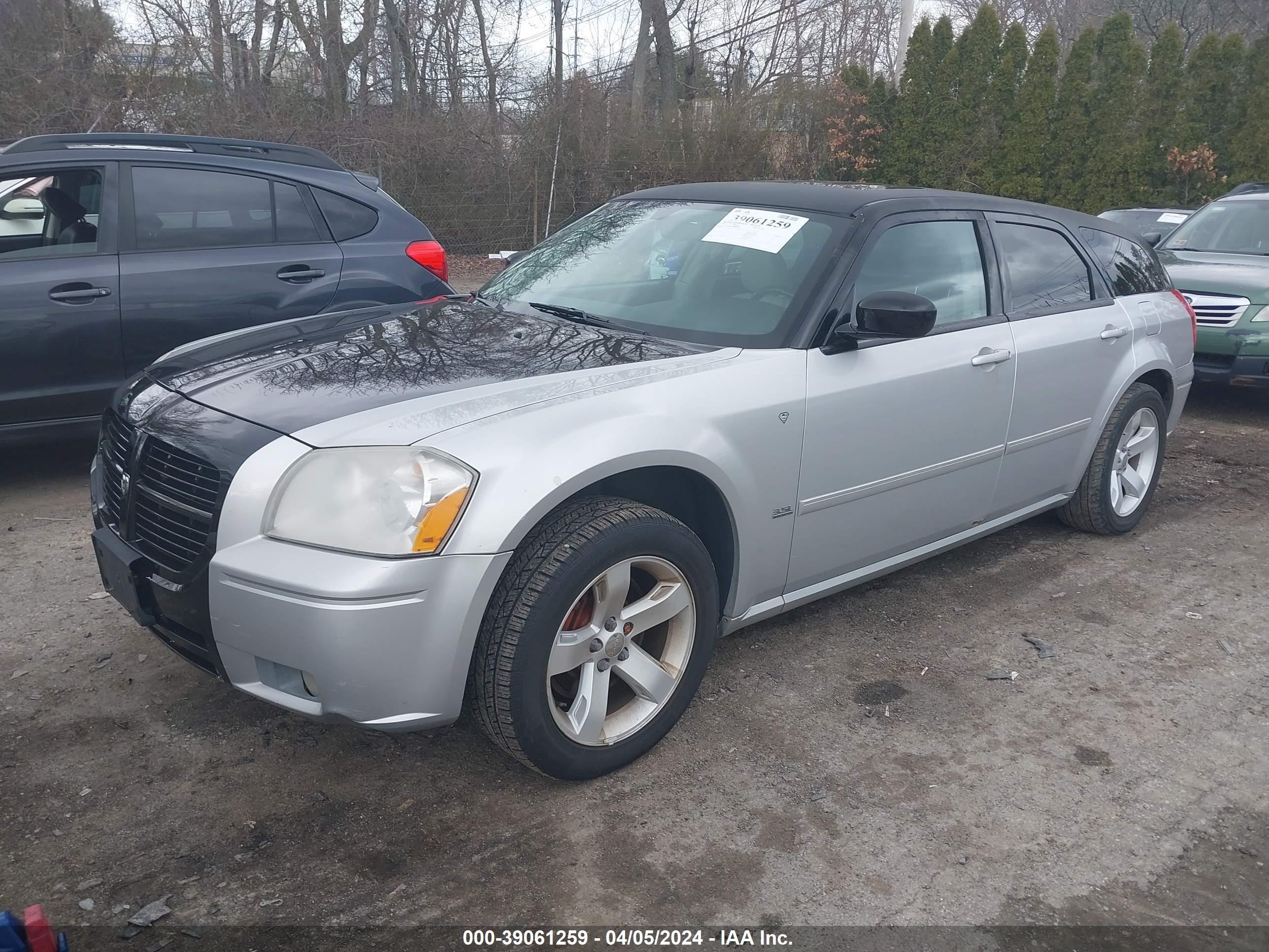 Photo 1 VIN: 2D4GZ48V15H681688 - DODGE MAGNUM 