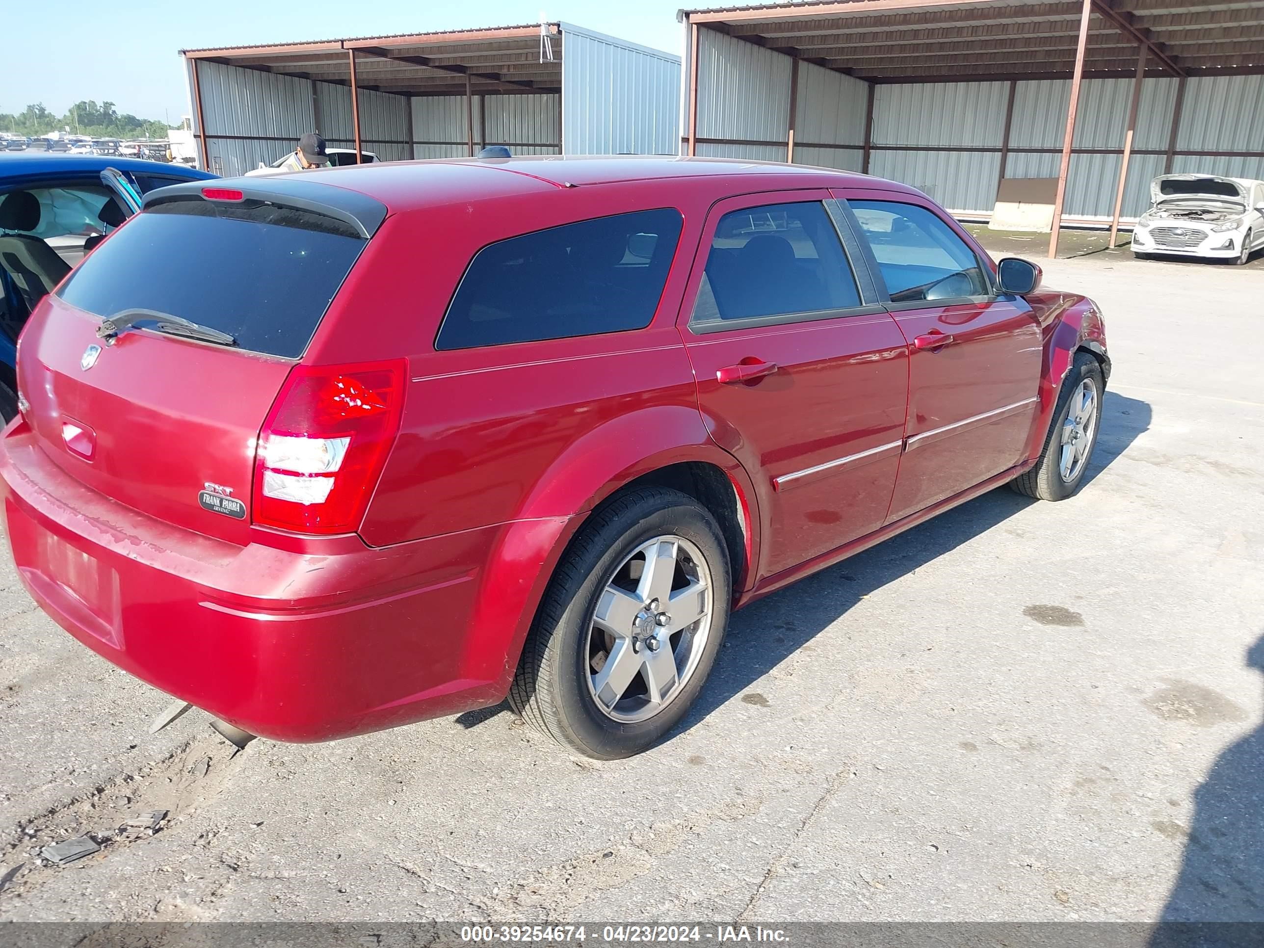 Photo 3 VIN: 2D4GZ48V55H677420 - DODGE MAGNUM 