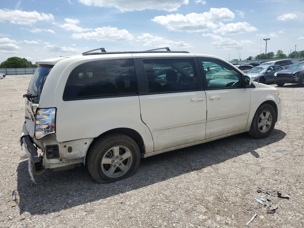 Photo 2 VIN: 2D4RN3DG0BR739253 - DODGE CARAVAN 