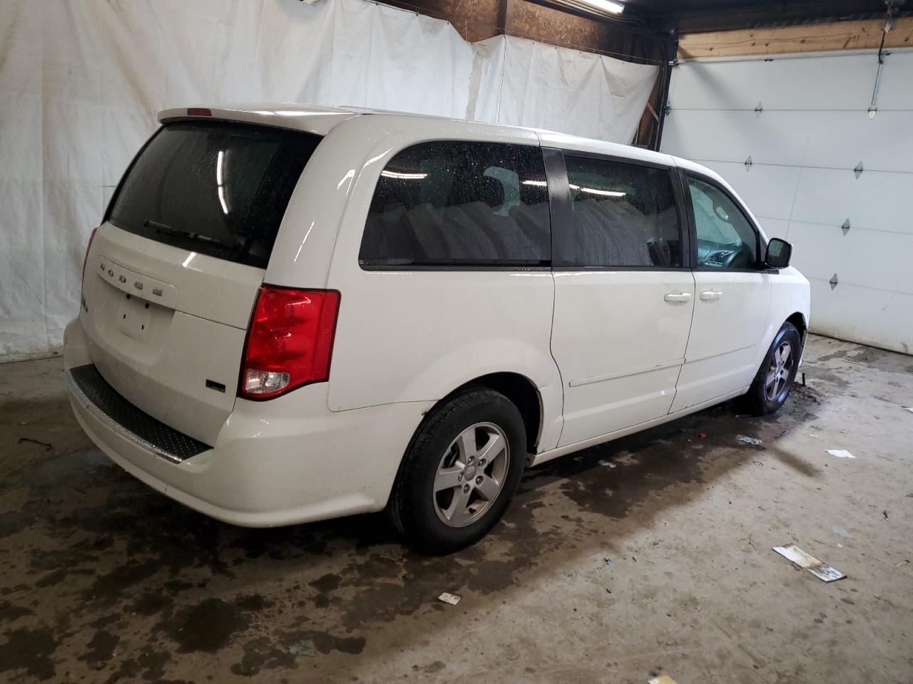 Photo 2 VIN: 2D4RN3DG3BR636540 - DODGE CARAVAN 