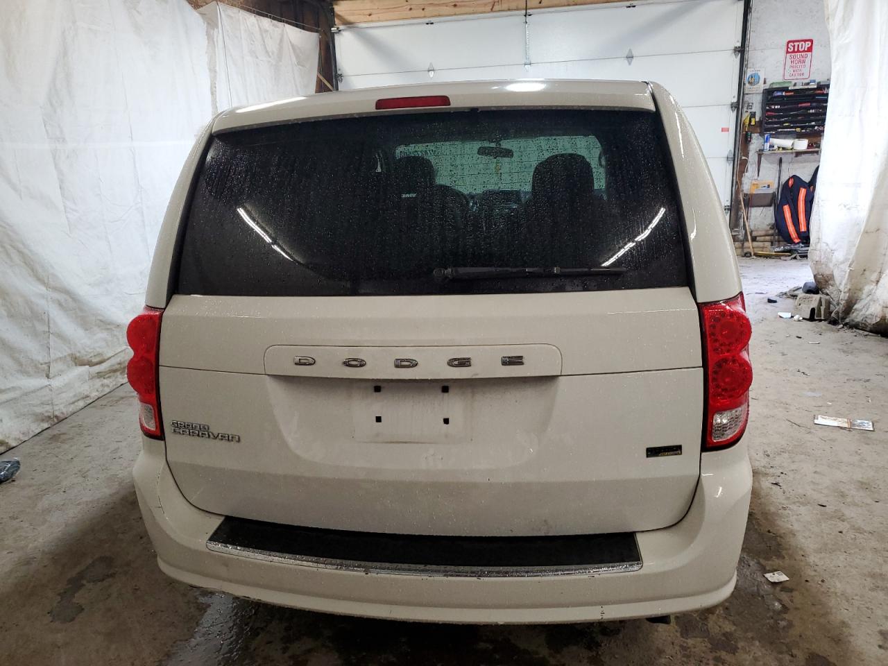 Photo 5 VIN: 2D4RN3DG3BR636540 - DODGE CARAVAN 