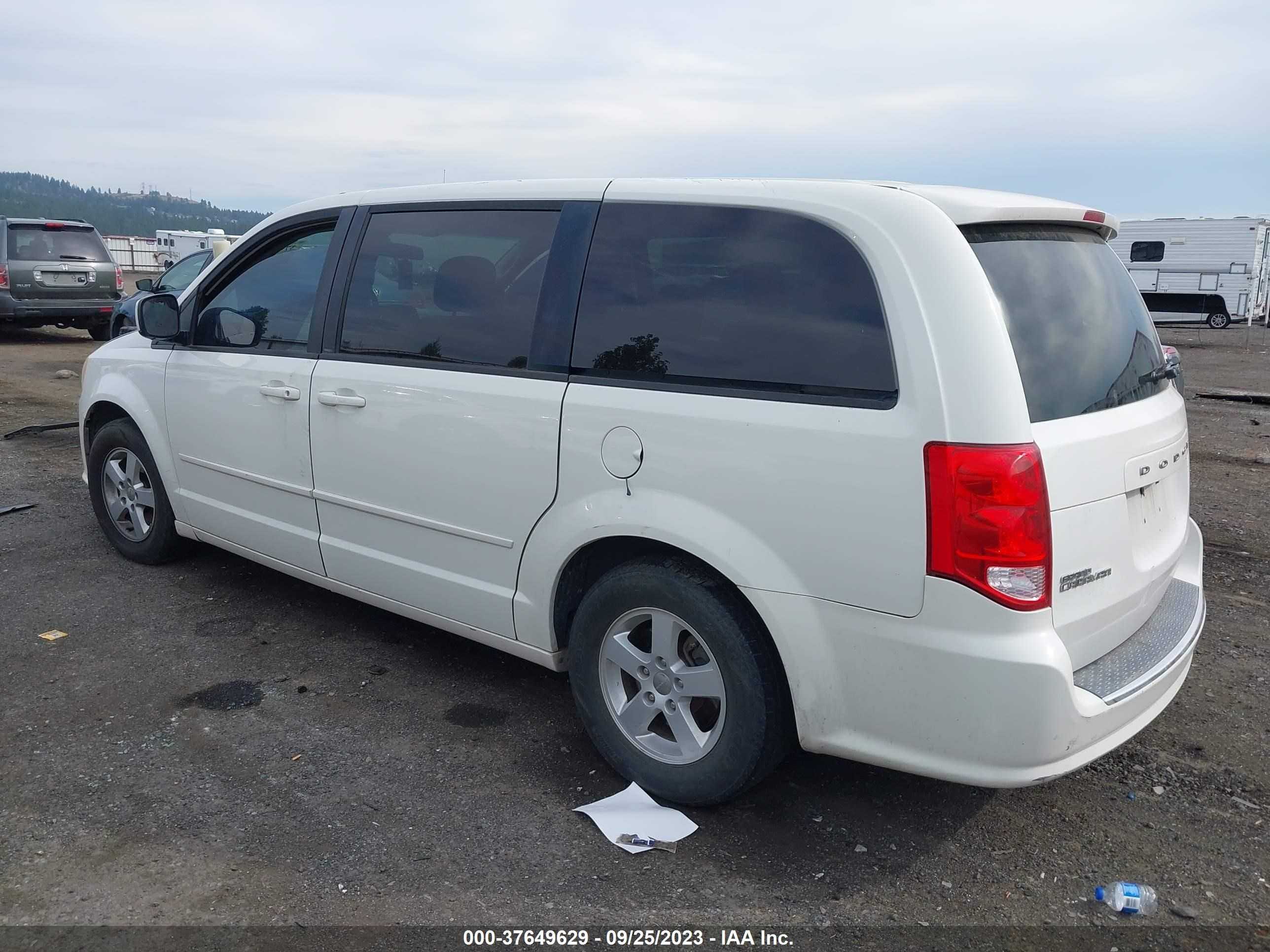 Photo 2 VIN: 2D4RN3DG3BR651488 - DODGE CARAVAN 