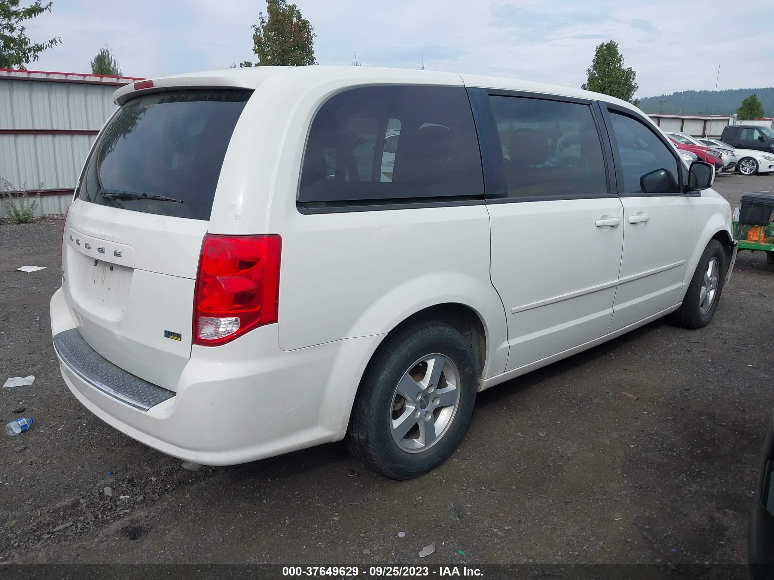 Photo 3 VIN: 2D4RN3DG3BR651488 - DODGE CARAVAN 