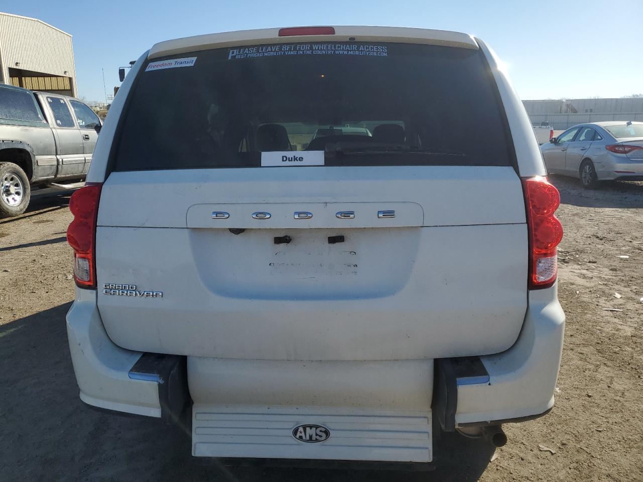 Photo 5 VIN: 2D4RN3DG3BR710295 - DODGE CARAVAN 