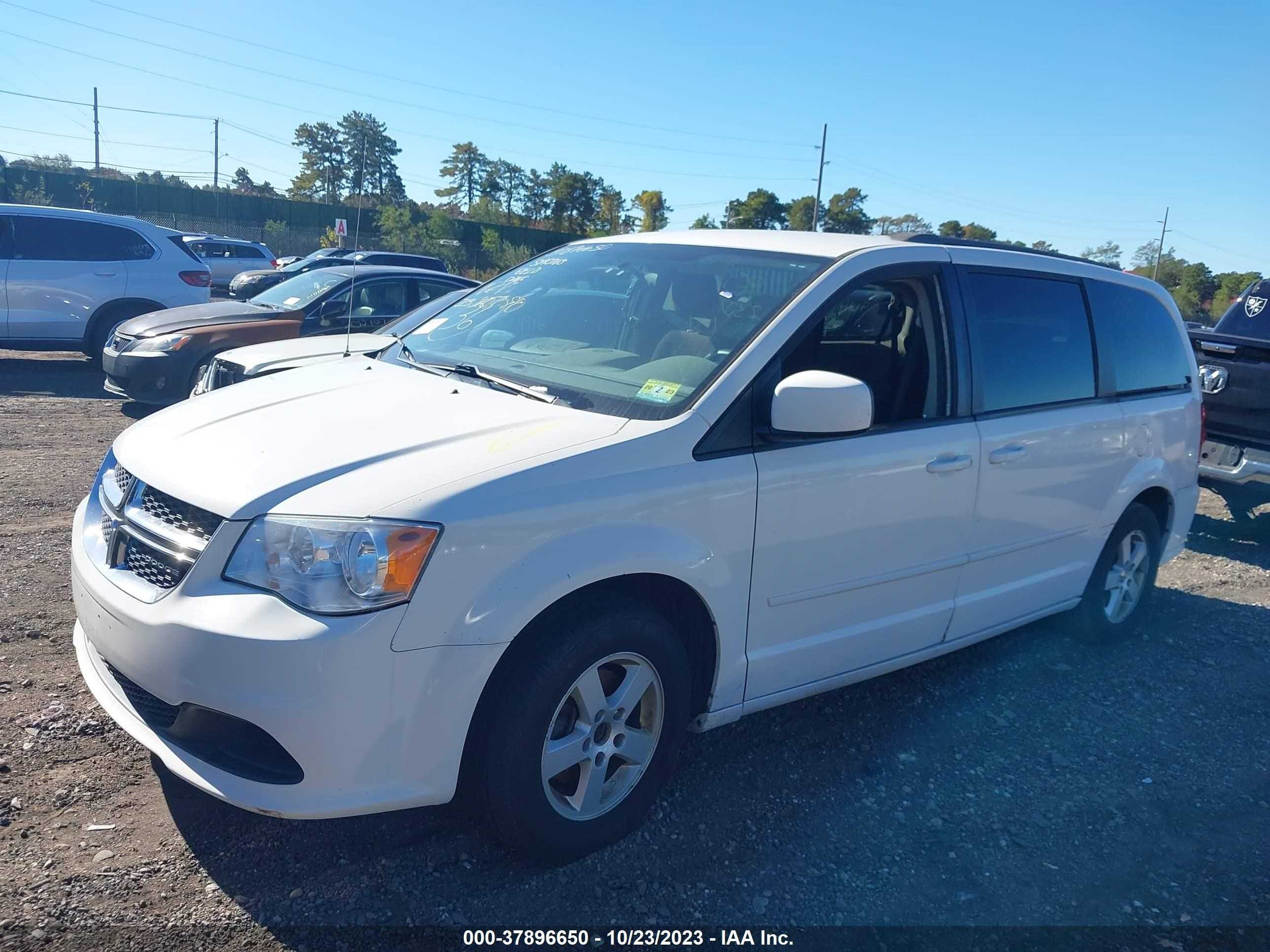 Photo 1 VIN: 2D4RN3DG3BR739179 - DODGE CARAVAN 