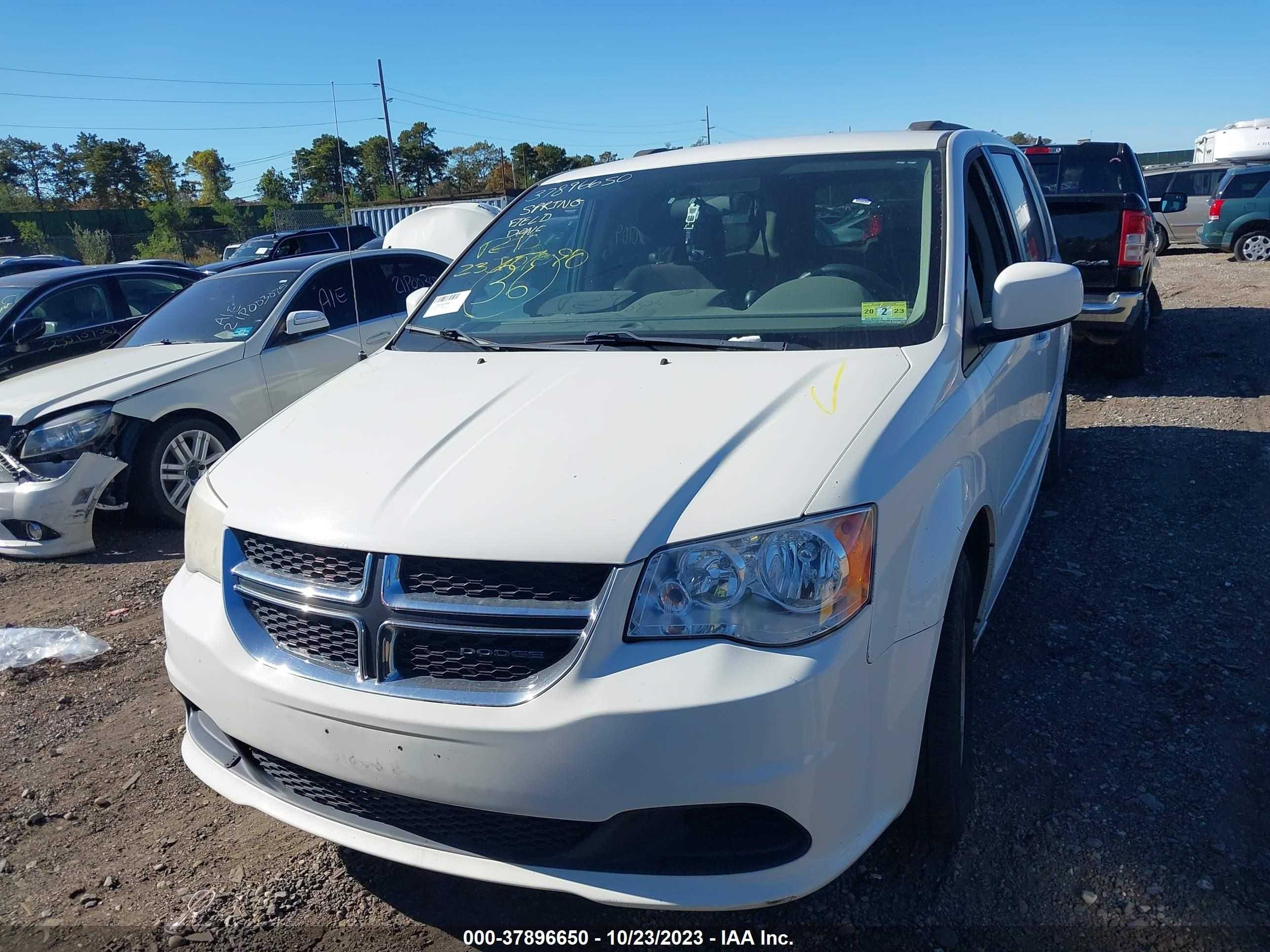 Photo 5 VIN: 2D4RN3DG3BR739179 - DODGE CARAVAN 