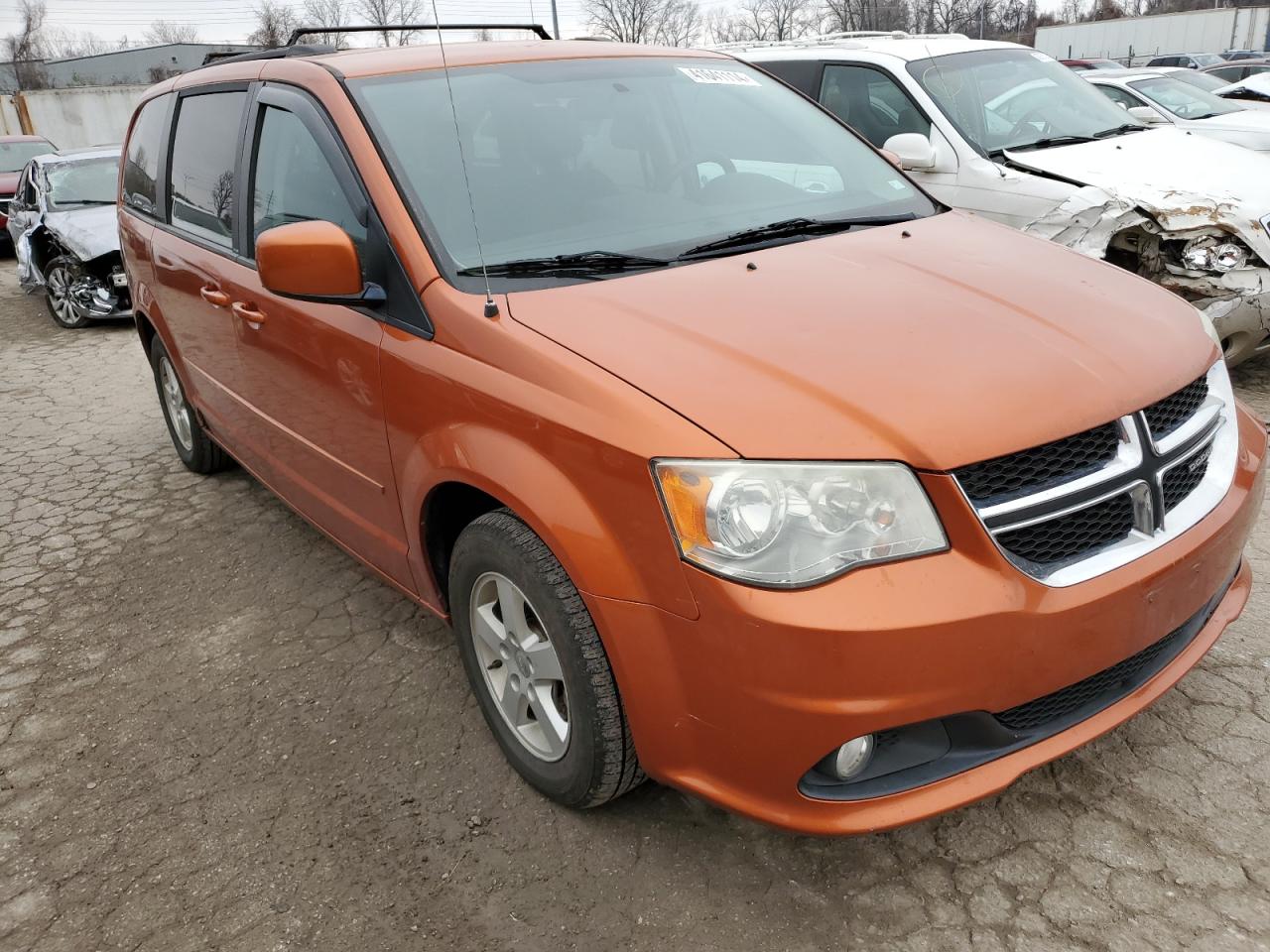 Photo 3 VIN: 2D4RN3DG7BR728928 - DODGE CARAVAN 