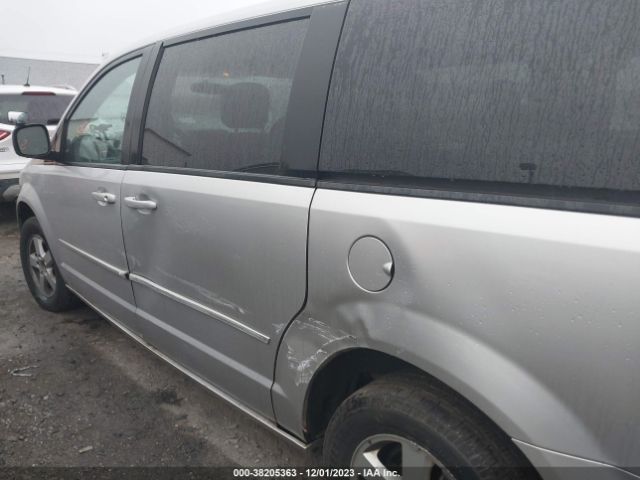 Photo 5 VIN: 2D4RN3DG7BR752890 - DODGE GRAND CARAVAN 