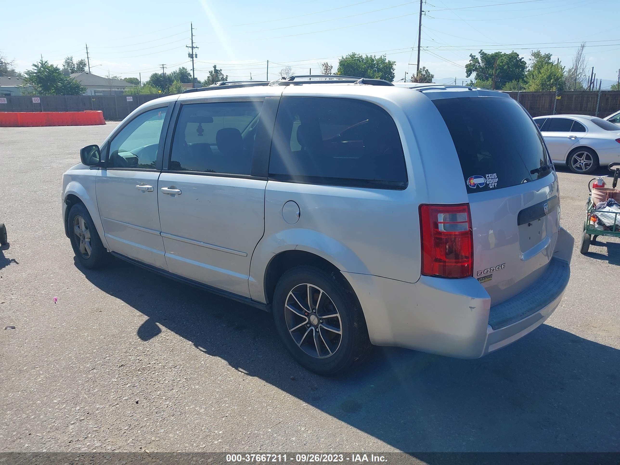 Photo 2 VIN: 2D4RN4DE0AR221050 - DODGE CARAVAN 