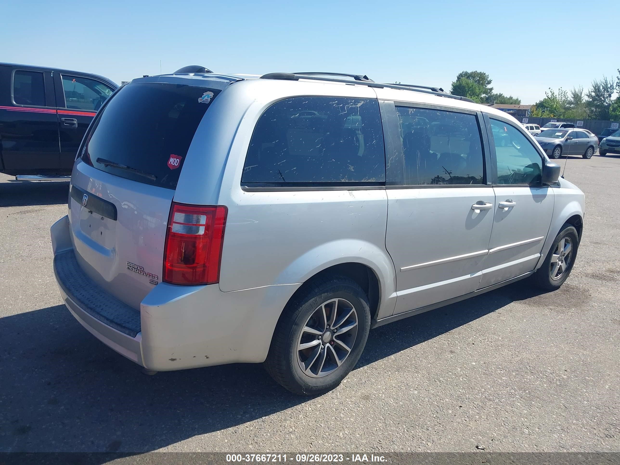 Photo 3 VIN: 2D4RN4DE0AR221050 - DODGE CARAVAN 